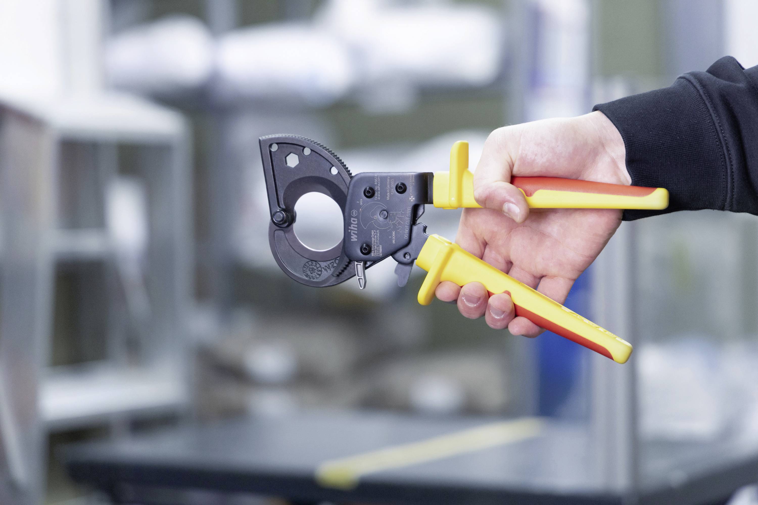 Wiha 46674 Kabelschneider Geeignet für (Abisoliertechnik) Alu- und Kupferkabel, ein- und mehrdrähtig 34mm 300mm²