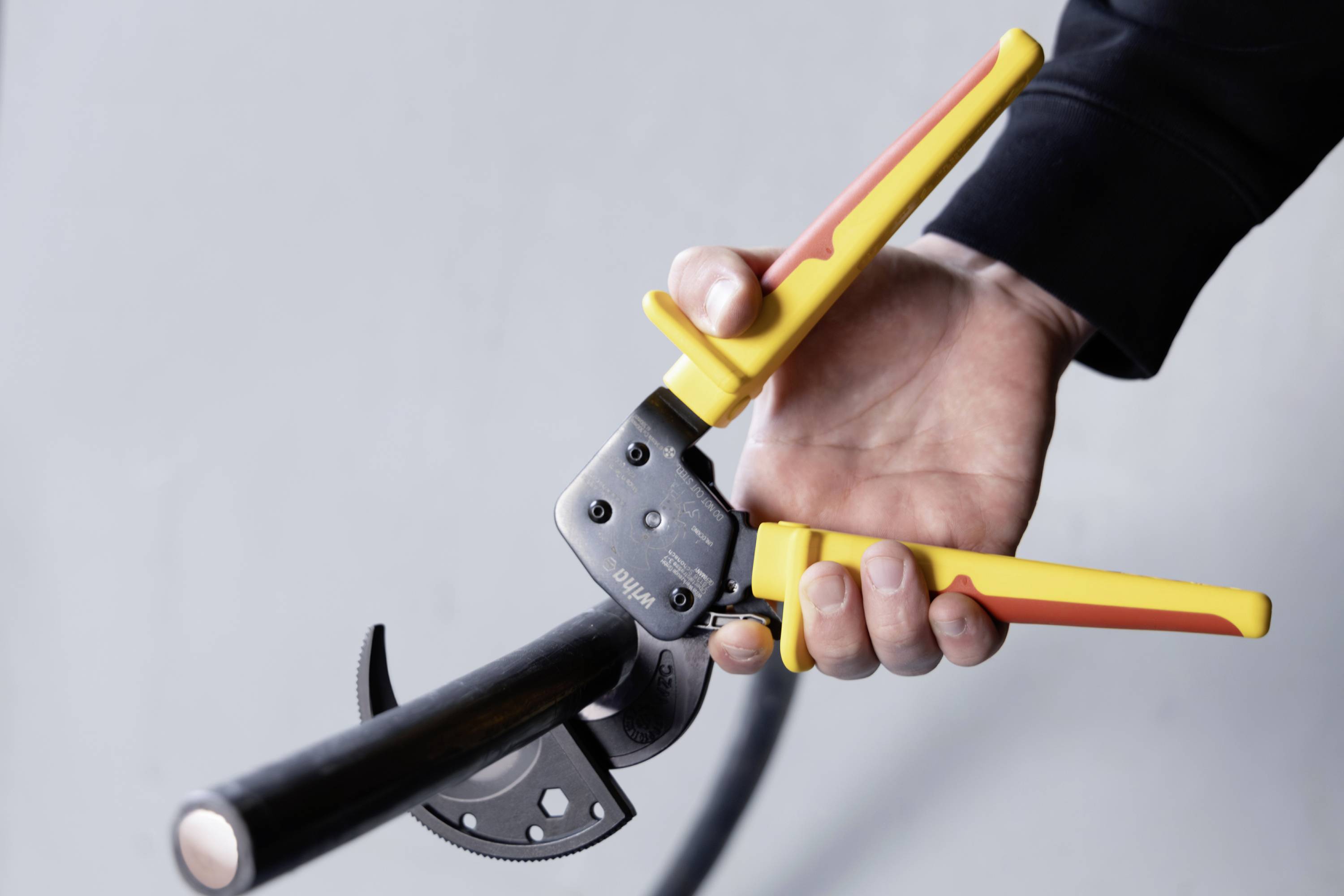 Wiha 46674 Kabelschneider Geeignet für (Abisoliertechnik) Alu- und Kupferkabel, ein- und mehrdrähtig 34mm 300mm²