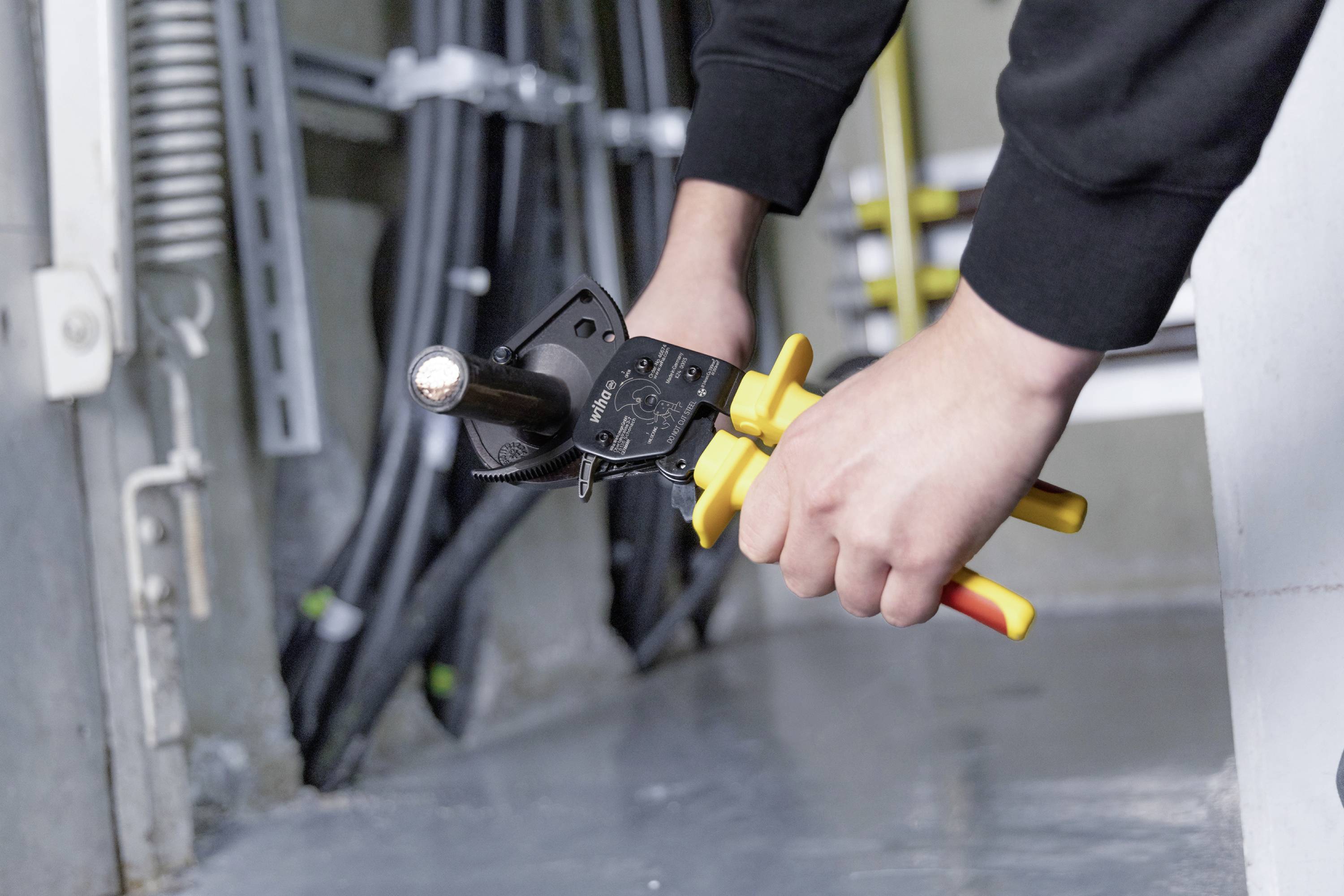 Wiha 46674 Kabelschneider Geeignet für (Abisoliertechnik) Alu- und Kupferkabel, ein- und mehrdrähtig 34mm 300mm²