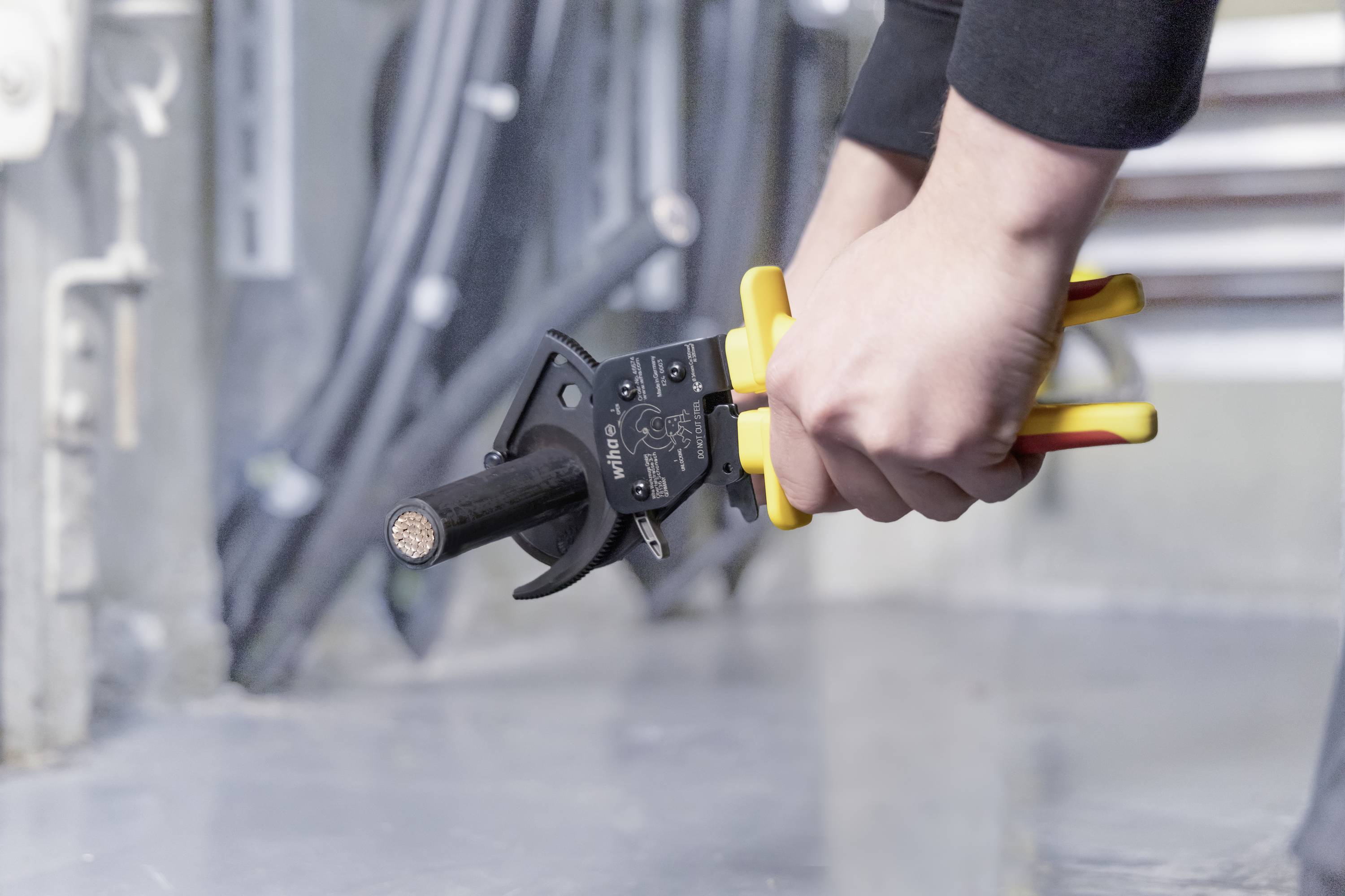 Wiha 46674 Kabelschneider Geeignet für (Abisoliertechnik) Alu- und Kupferkabel, ein- und mehrdrähtig 34mm 300mm²