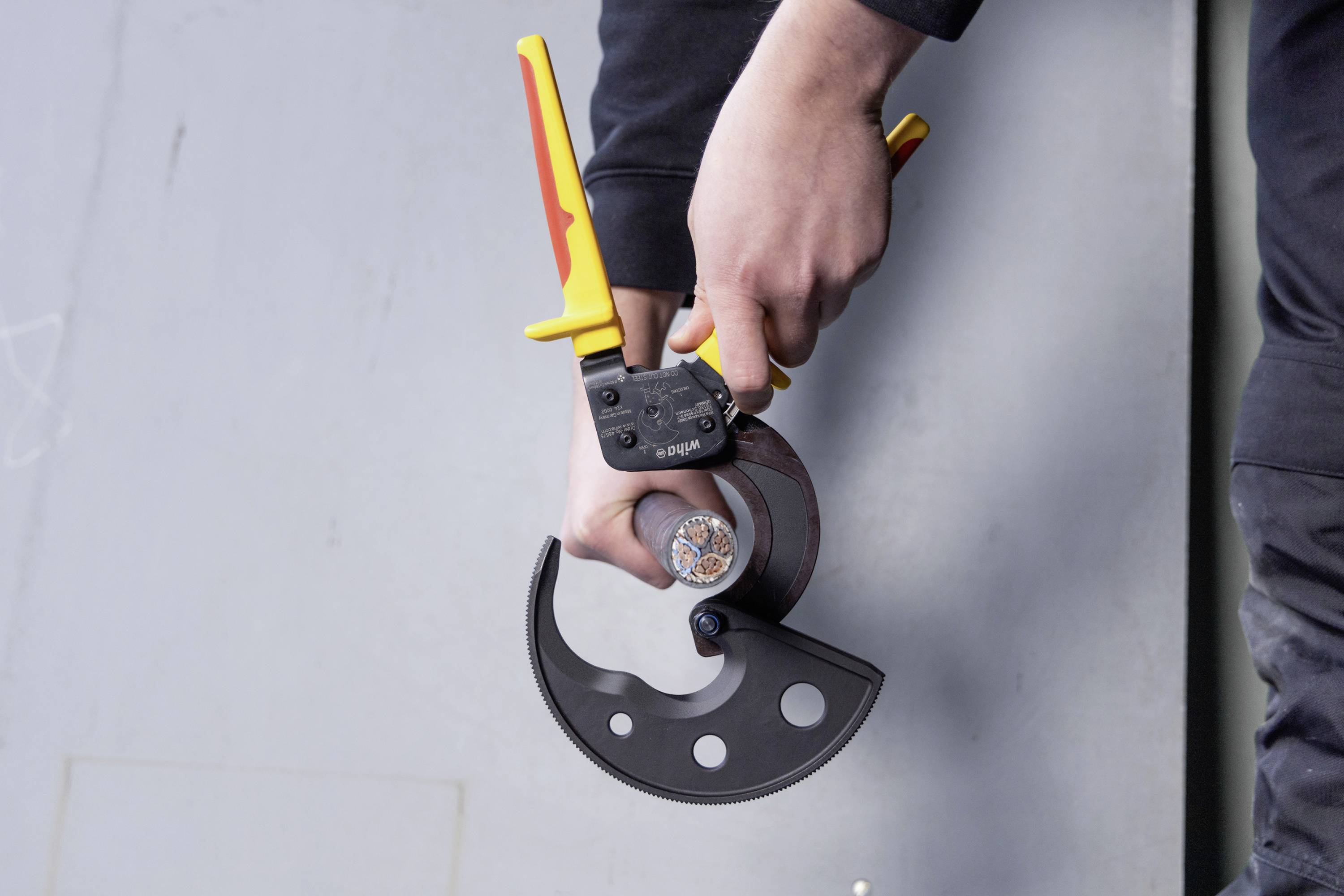 Wiha 46675 Kabelschneider Geeignet für (Abisoliertechnik) Alu- und Kupferkabel, ein- und mehrdrähtig 62mm 500mm²