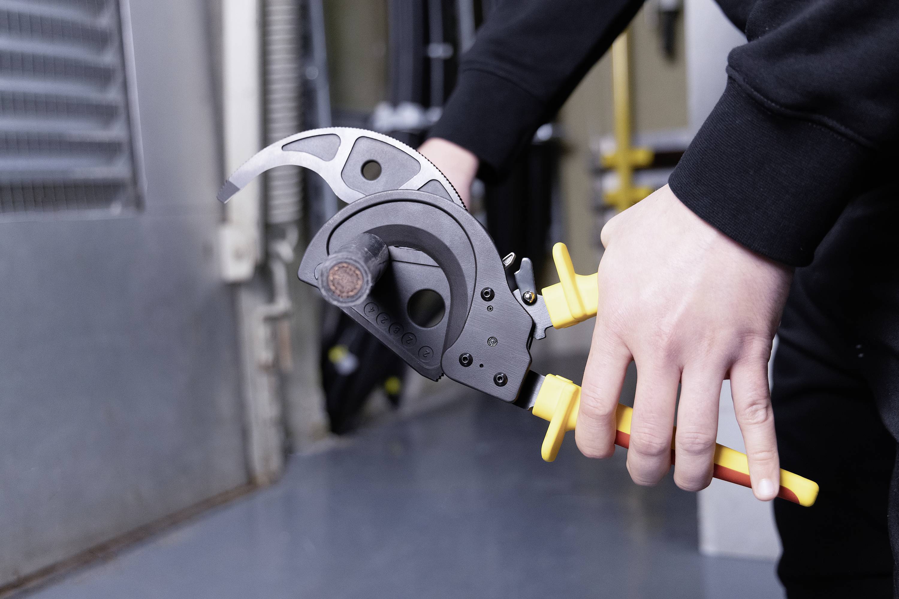 Wiha 46675 Kabelschneider Geeignet für (Abisoliertechnik) Alu- und Kupferkabel, ein- und mehrdrähtig 62mm 500mm²