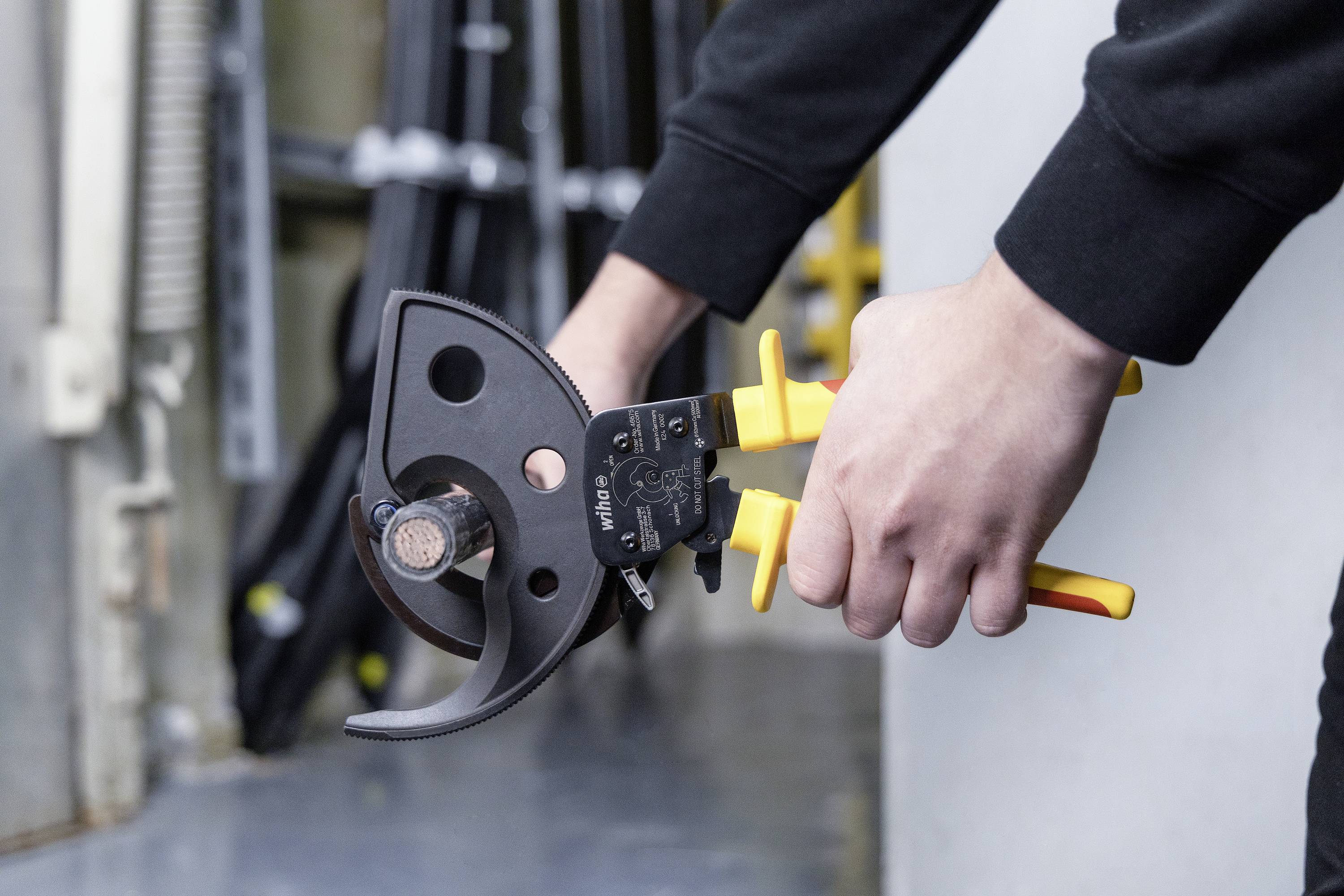 Wiha 46675 Kabelschneider Geeignet für (Abisoliertechnik) Alu- und Kupferkabel, ein- und mehrdrähtig 62mm 500mm²