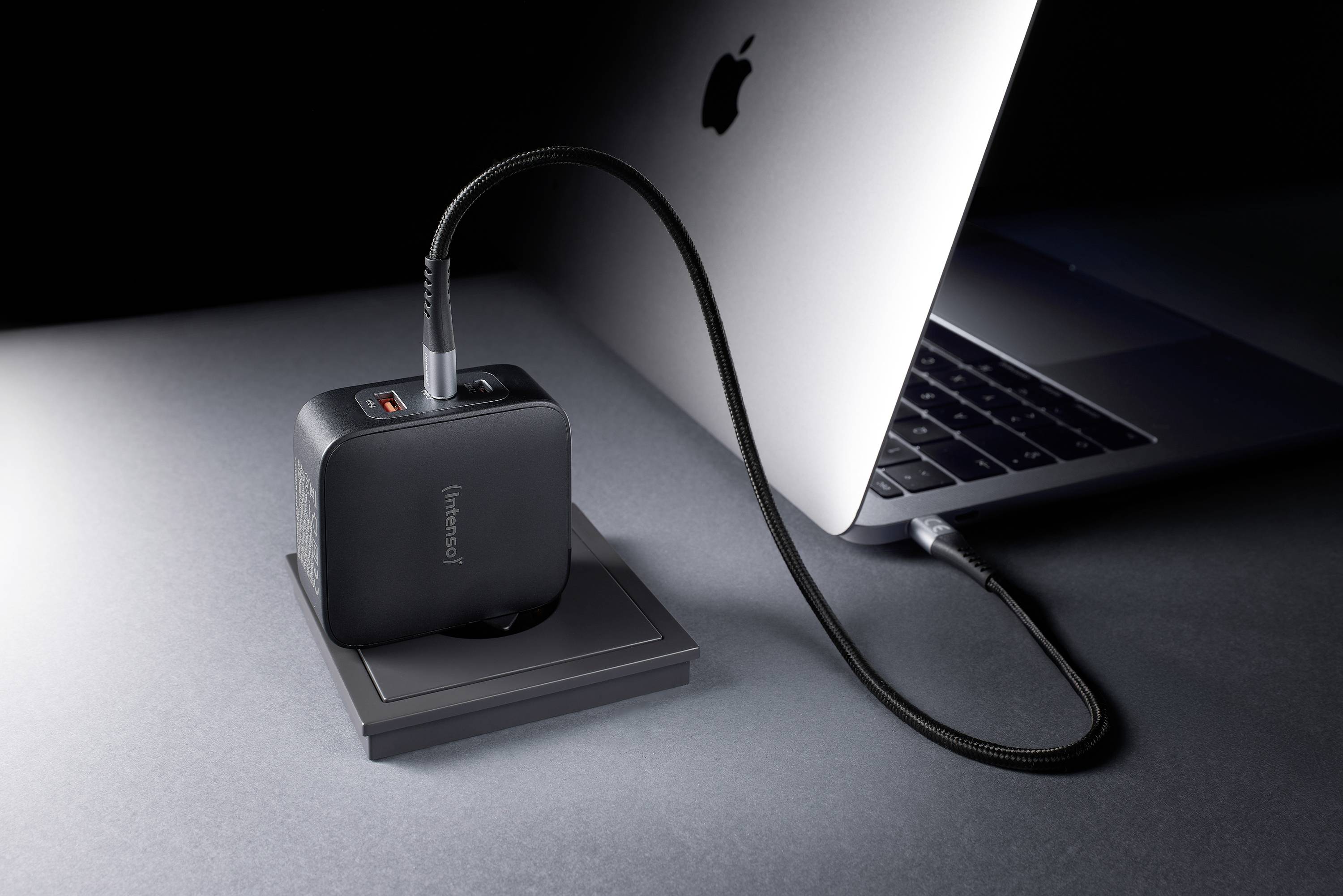 Intenso W100ACC+C520C black USB Ladegerät 100 W 2x USB-C®, 1x USB-A Schwarz