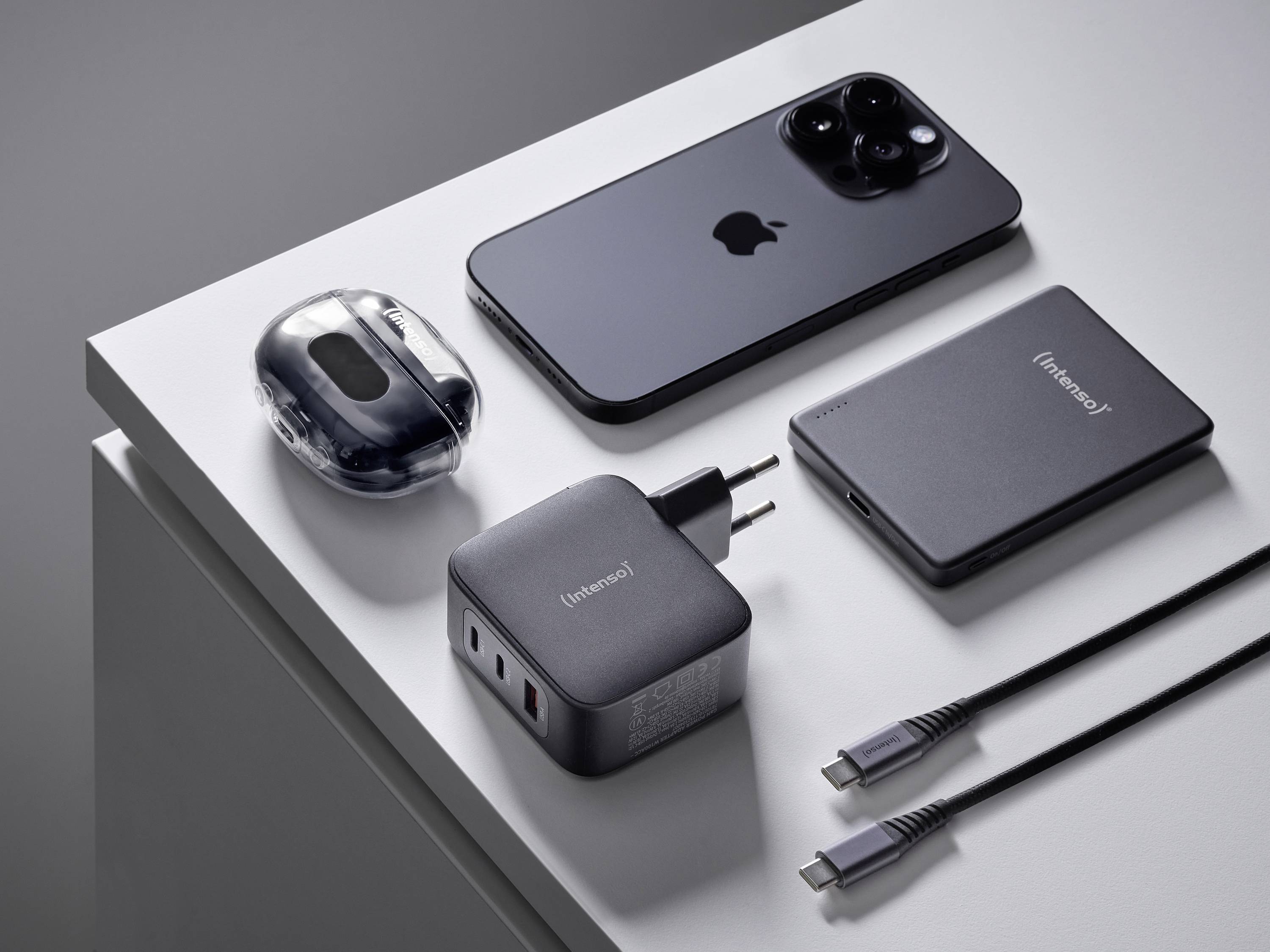 Intenso W100ACC+C520C black USB Ladegerät 100 W 2x USB-C®, 1x USB-A Schwarz