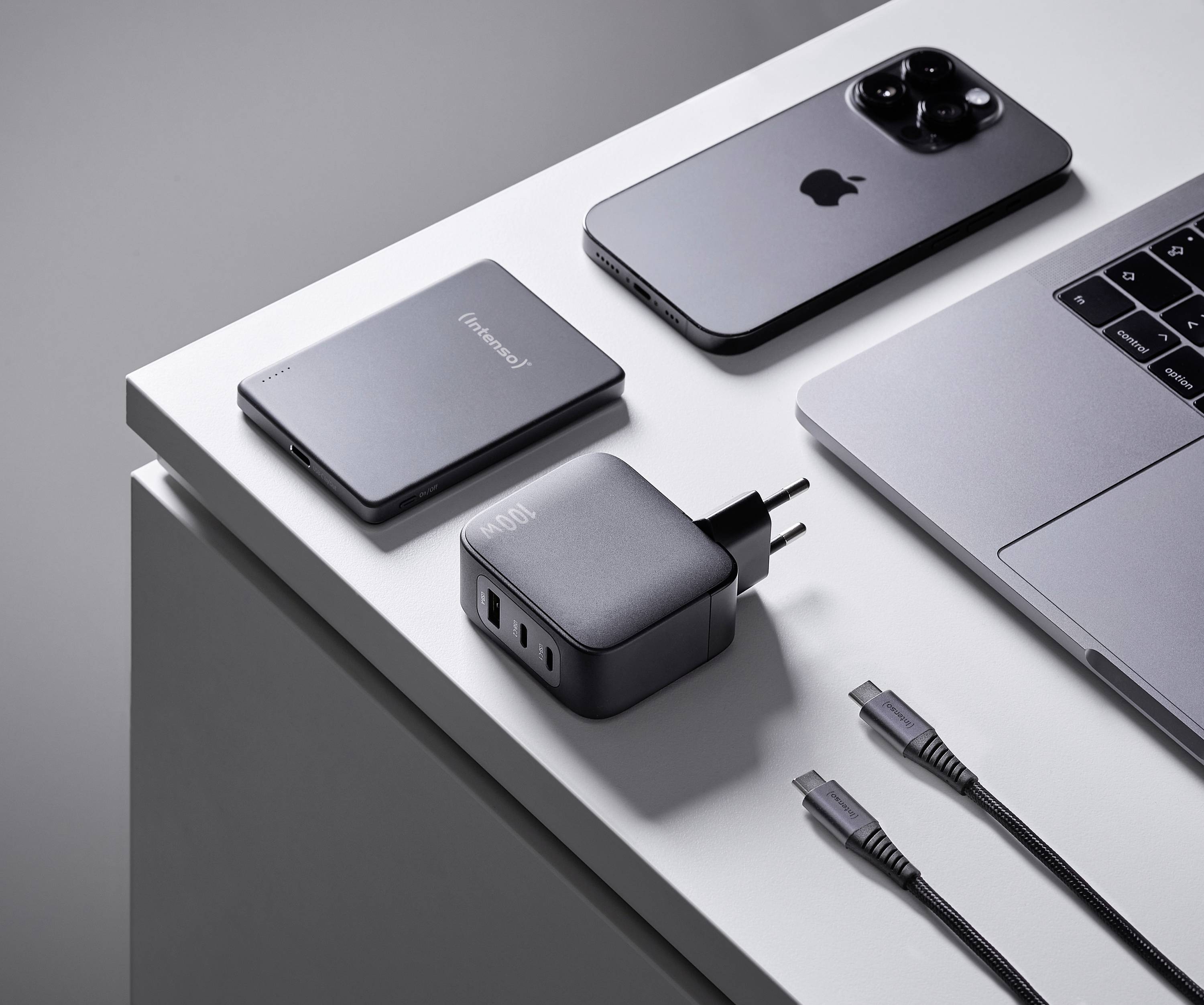 Intenso W100ACC+C520C black USB Ladegerät 100 W 2x USB-C®, 1x USB-A Schwarz