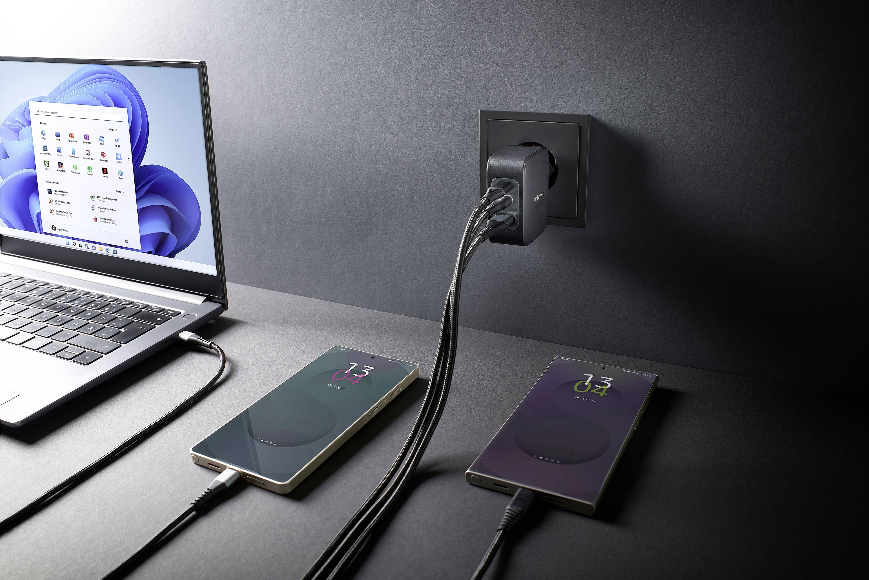 Intenso W100ACC+C520C black USB Ladegerät 100 W 2x USB-C®, 1x USB-A Schwarz