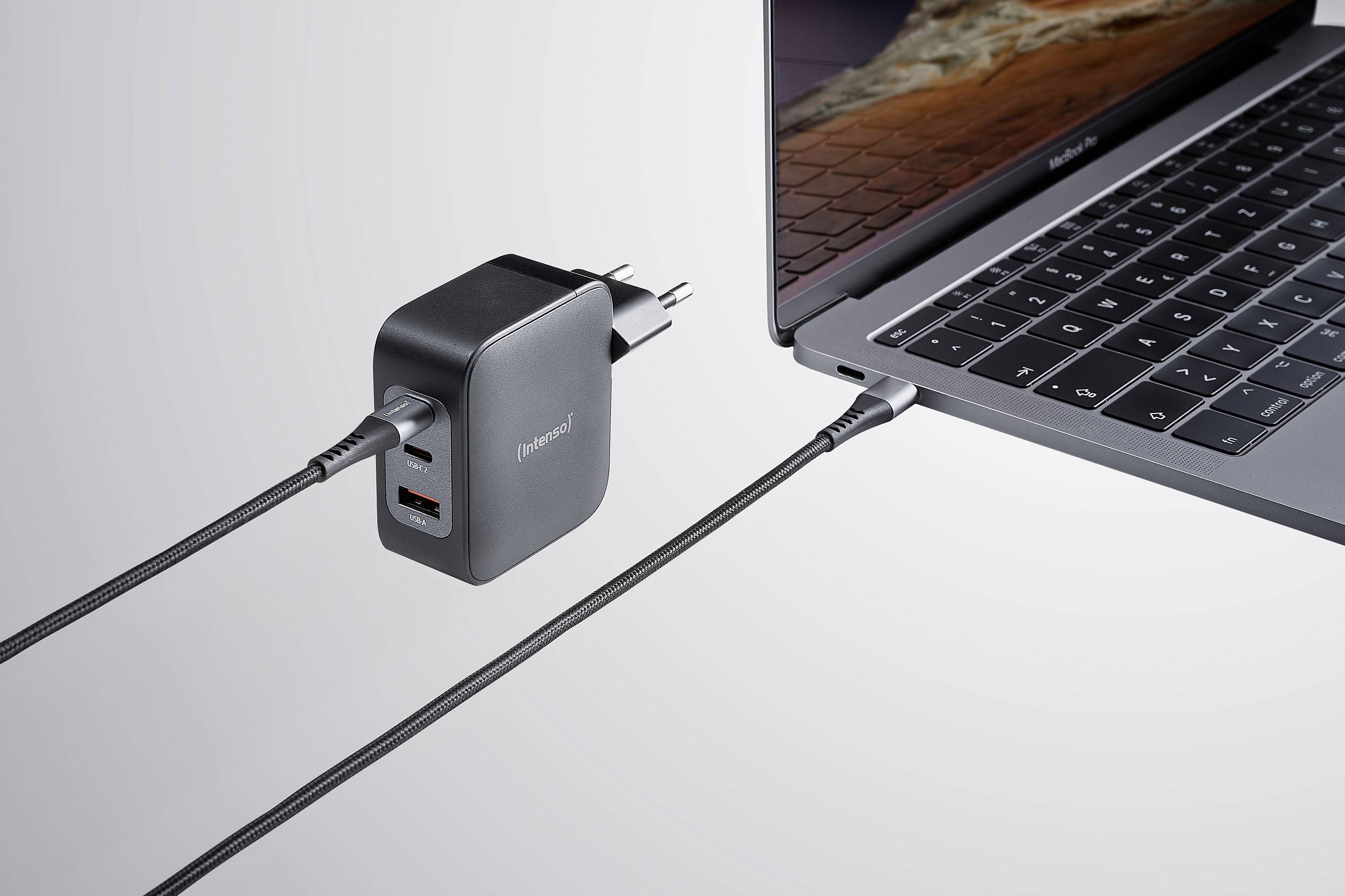 Intenso W100ACC+C520C black USB-C® Adapter 100W USB-A, USB-C® Schwarz