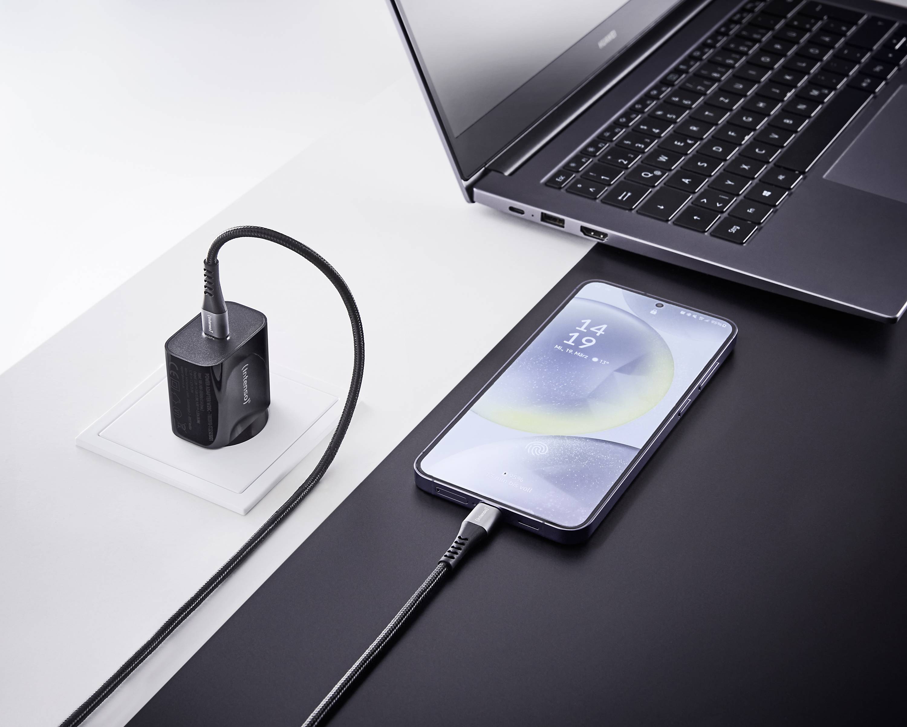 Intenso W20C black USB-C® Adapter 20 W USB-C® Schwarz