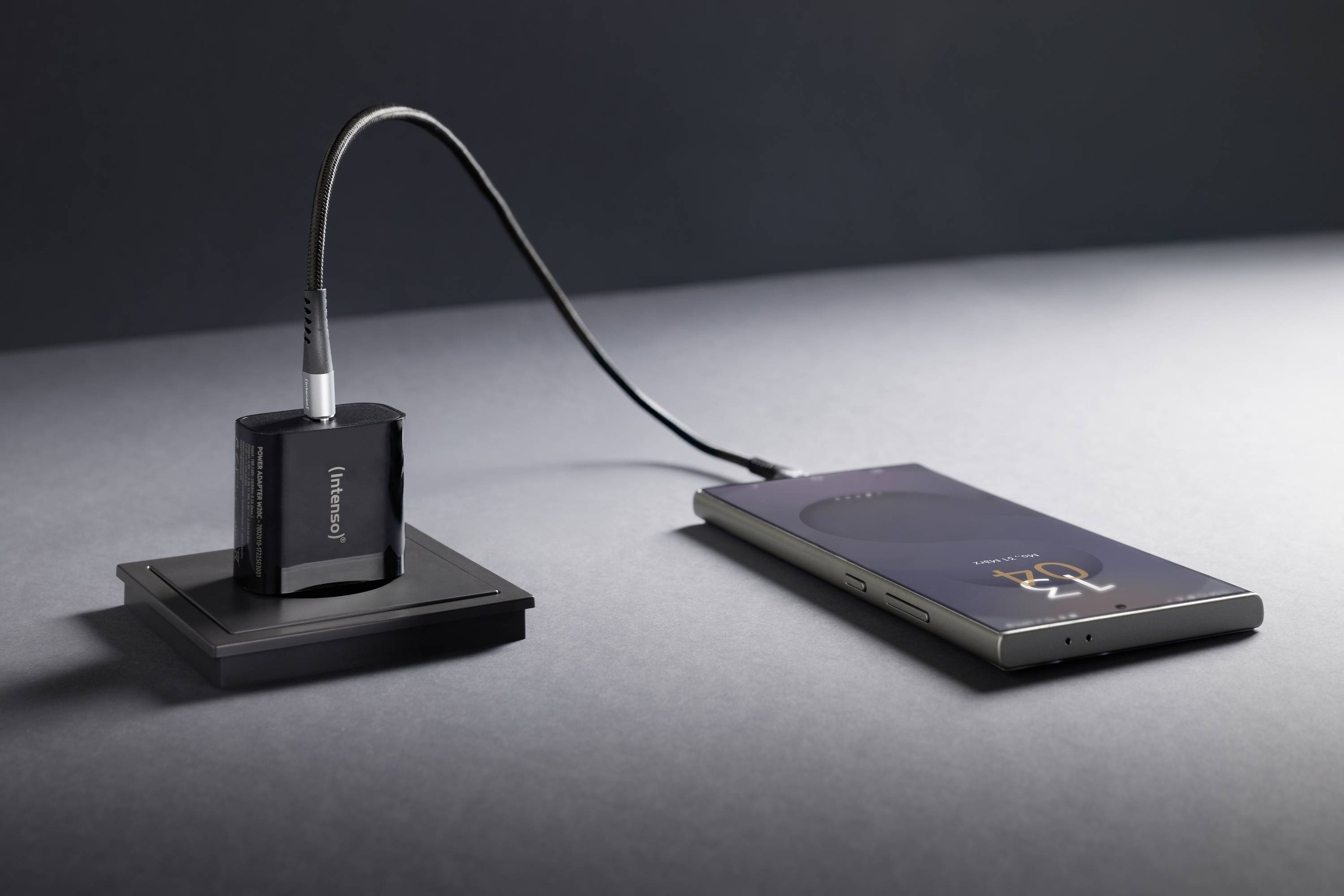 Intenso W20C black USB-C® Adapter 20 W USB-C® Schwarz