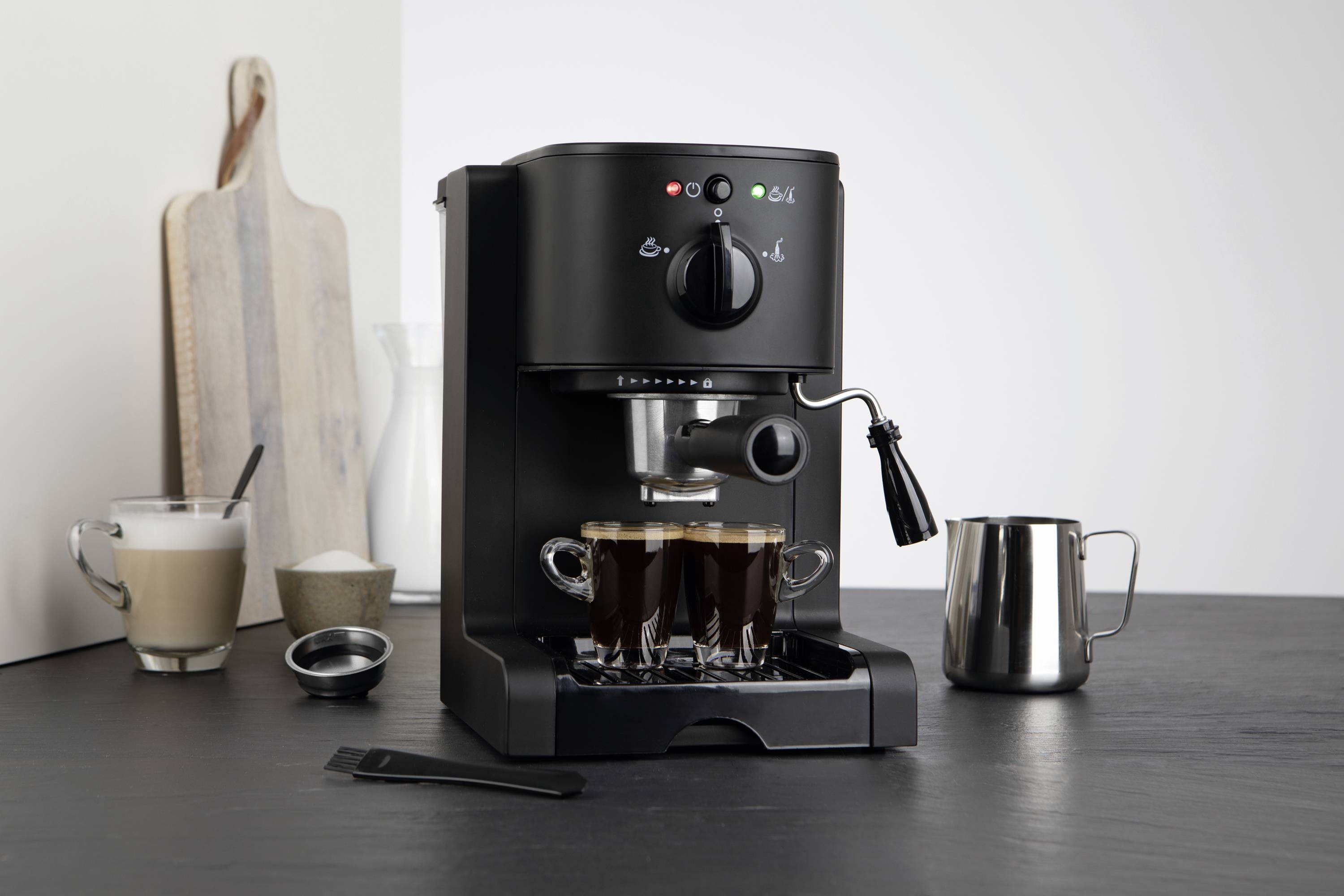BEEM 03270 Espressomaschine mit Siebträger Schwarz (matt) 1470W Warmhaltefunktion, mit Milchaufschäumdüse