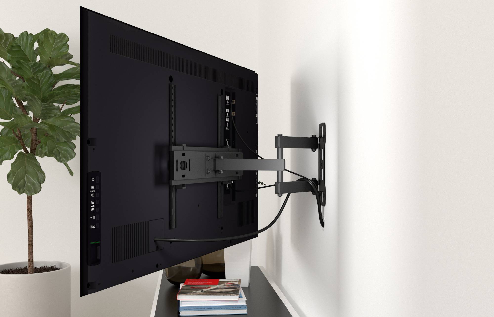 Flachbildfernseher an der Wand mit einem gelenkigen Halterungssystem befestigt, von hinten in einem modernen Zimmer neben einer Topfpflanze und einem Bücherstapel betrachtet.