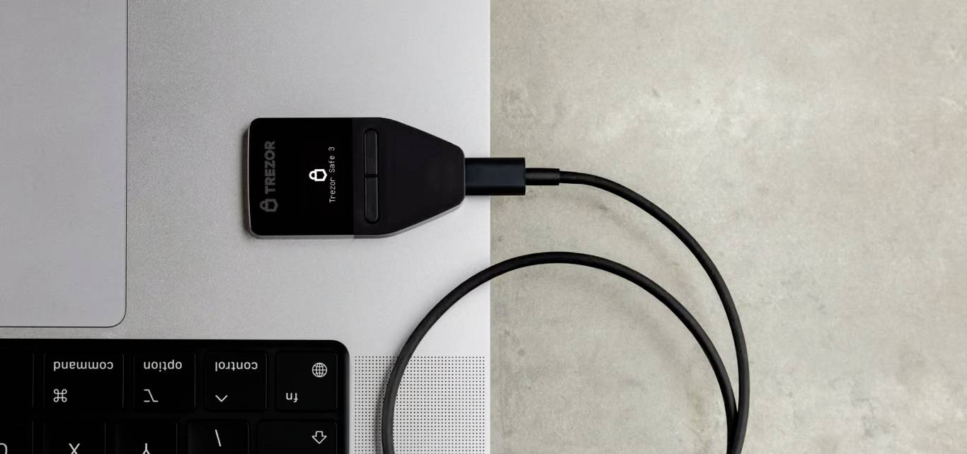 Trezor Safe 3 Hardware Wallet Gold 1 St. SLATS3SG0B1100