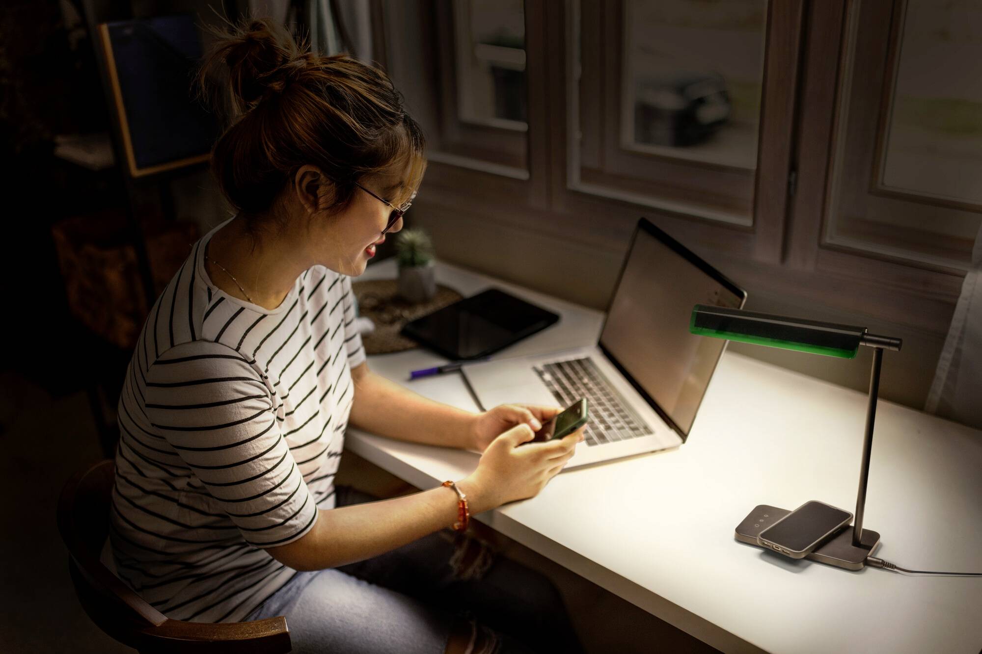 OSRAM HOMELIGHTING Office Line Desk Roof Inductive Charging 19W CCT Dimmable Black 4099854464096 Schreibtischleuchte 19W Schwarz