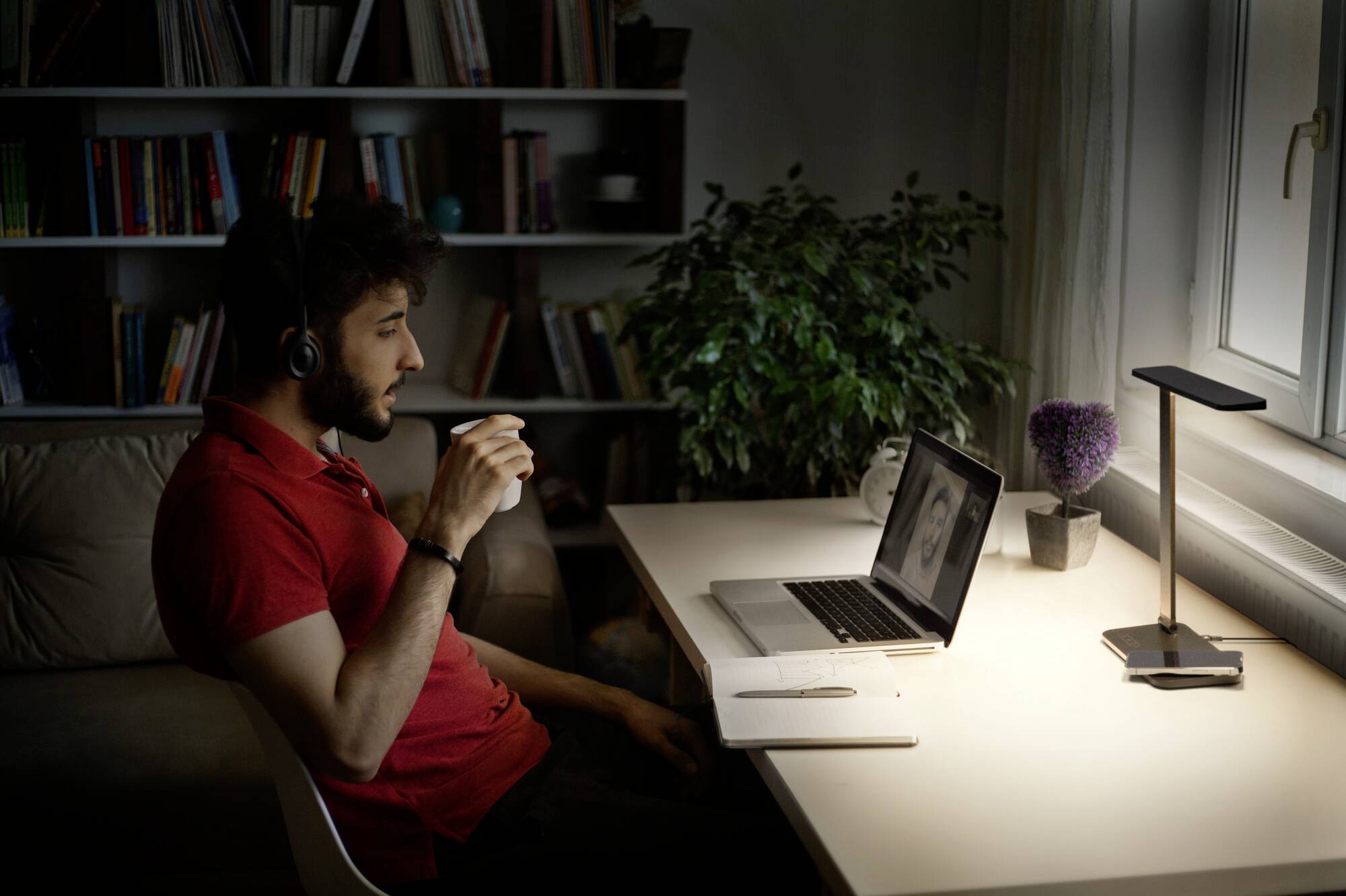 OSRAM HOMELIGHTING Office Line Desk Banker Inductive Charging 17W CCT Dimmable Black 4099854464195 Schreibtischleuchte 17W Schwarz