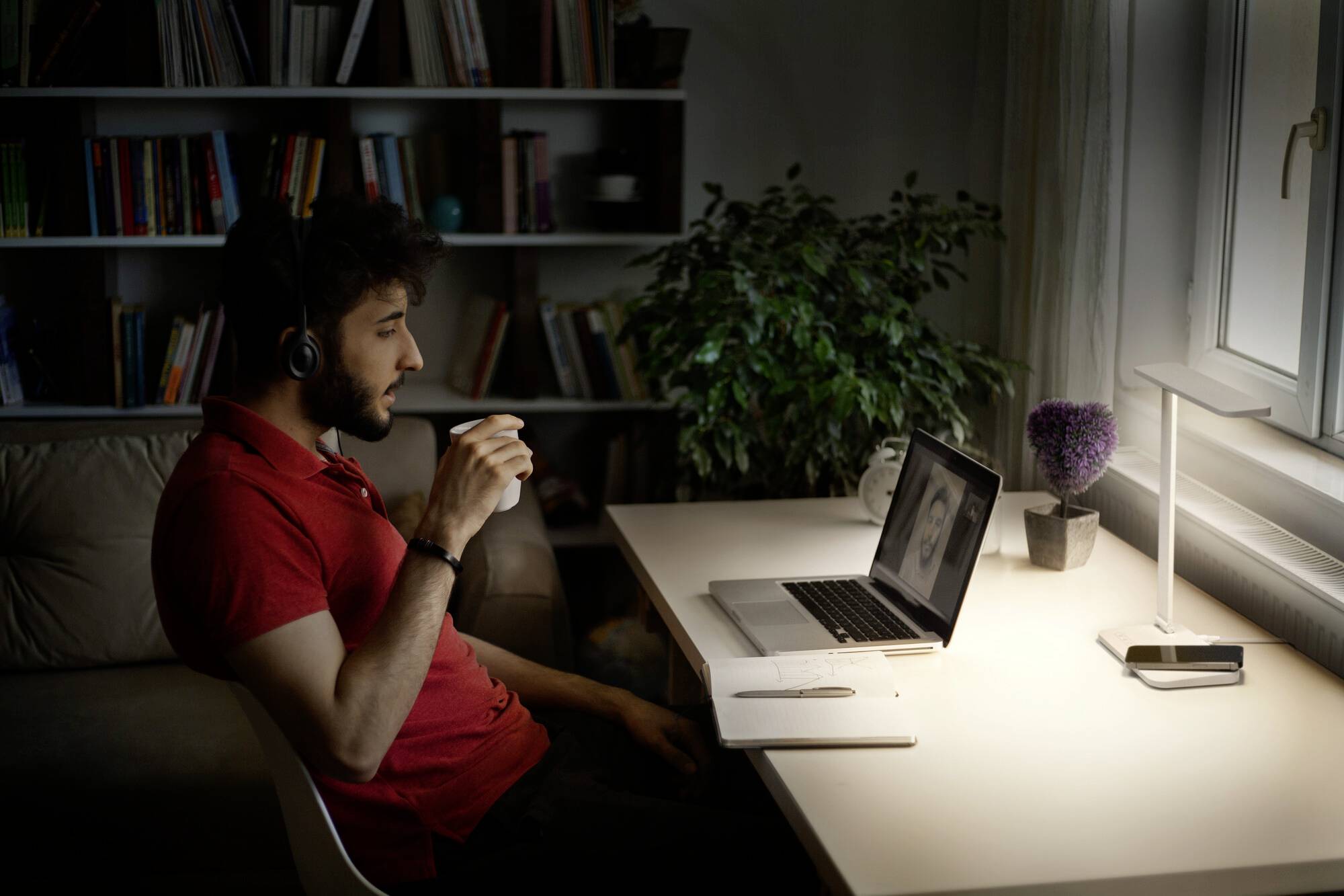 OSRAM HOMELIGHTING Office Line Desk Banker Inductive Charging 17W CCT Dimmable White 4099854464232 Schreibtischleuchte 17W Weiß