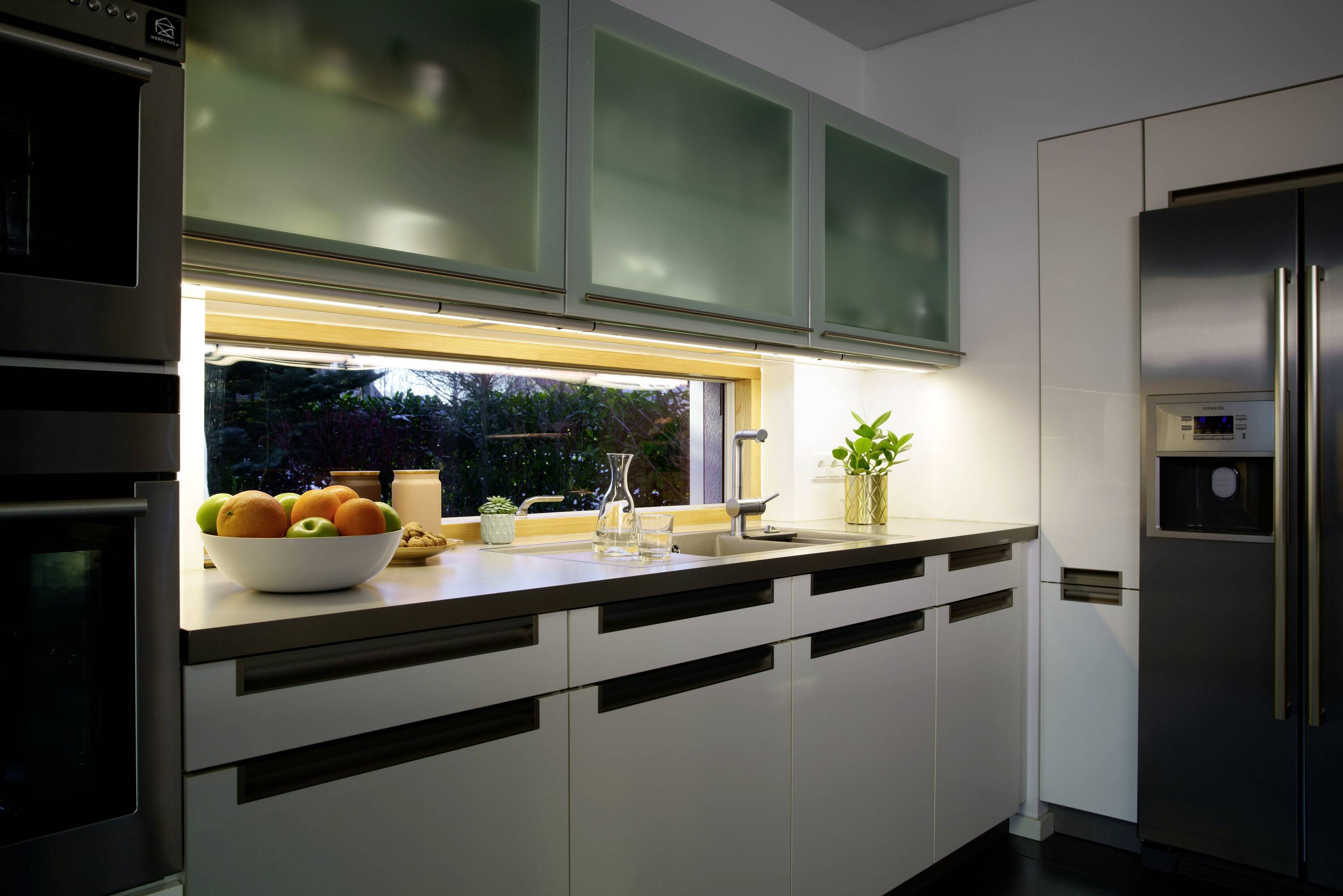 OSRAM HOMELIGHTING Linear LED Flat Sensor 12W 3000K LED-Unterbauleuchte mit Bewegungsmelder