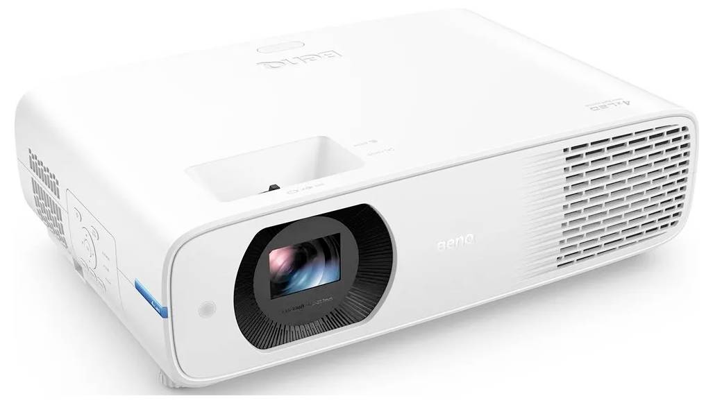 Ein weißer Projektor mit Lüftungsschlitzen an den Seiten und einer Linse vorne, der für die Darstellung von Multimediale Inhalten in Klassenzimmern oder Konferenzräumen entwickelt wurde.