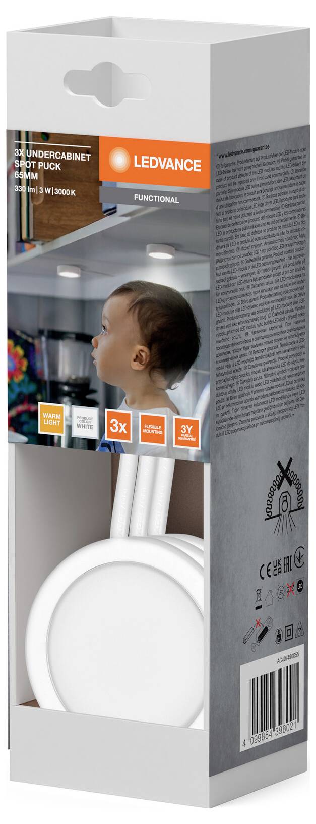 LEDVANCE funktionelle LED-Einbauleuchte Verpackungskarton mit Produktfoto, 3x längere Lebensdauer Aussage und technische Details auf der Seitenwand.