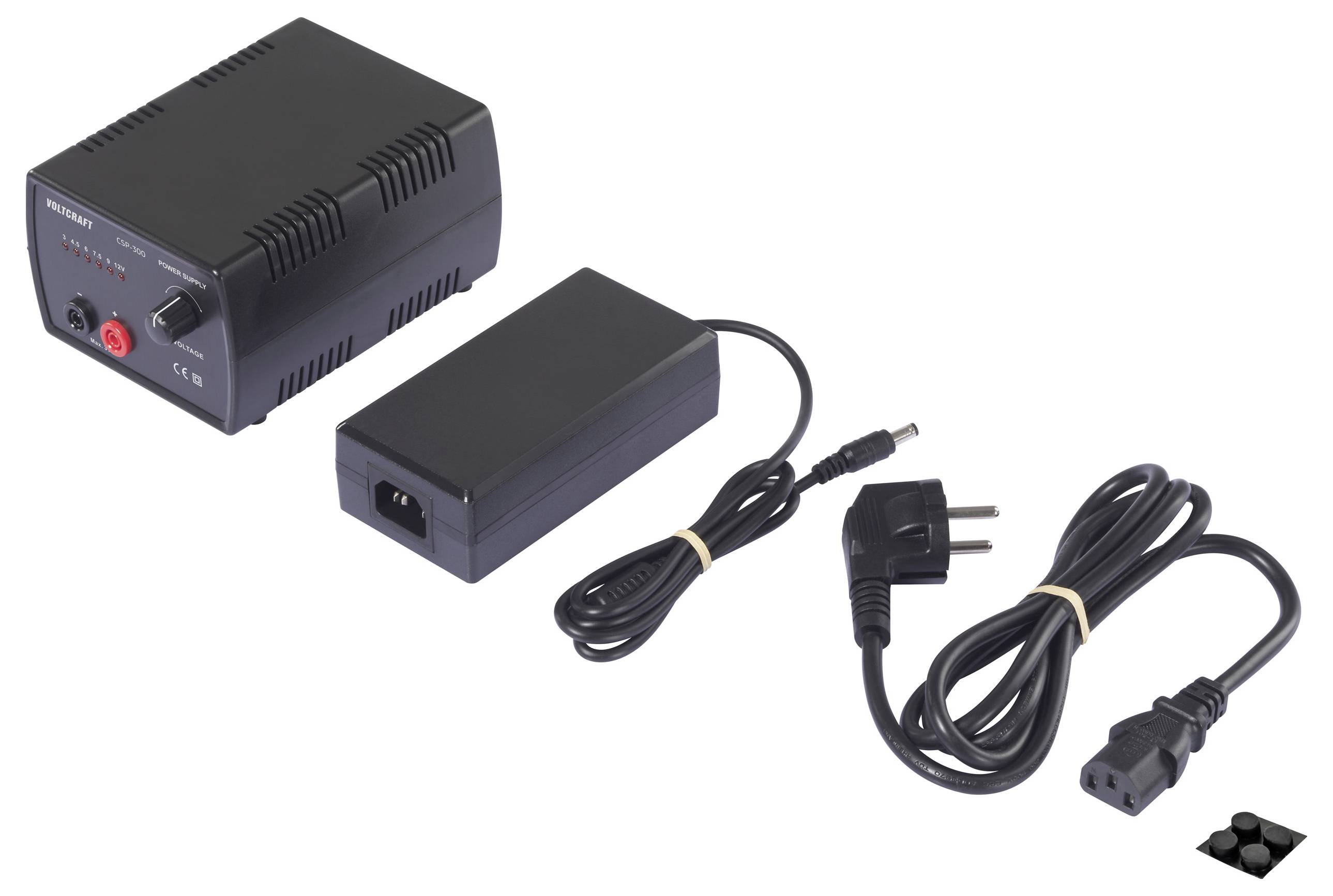 Ein Stromversorgungsset mit Transformator, Adapter und Kabeln für elektronische Geräte, geeignet für die Verwendung im Innenbereich.