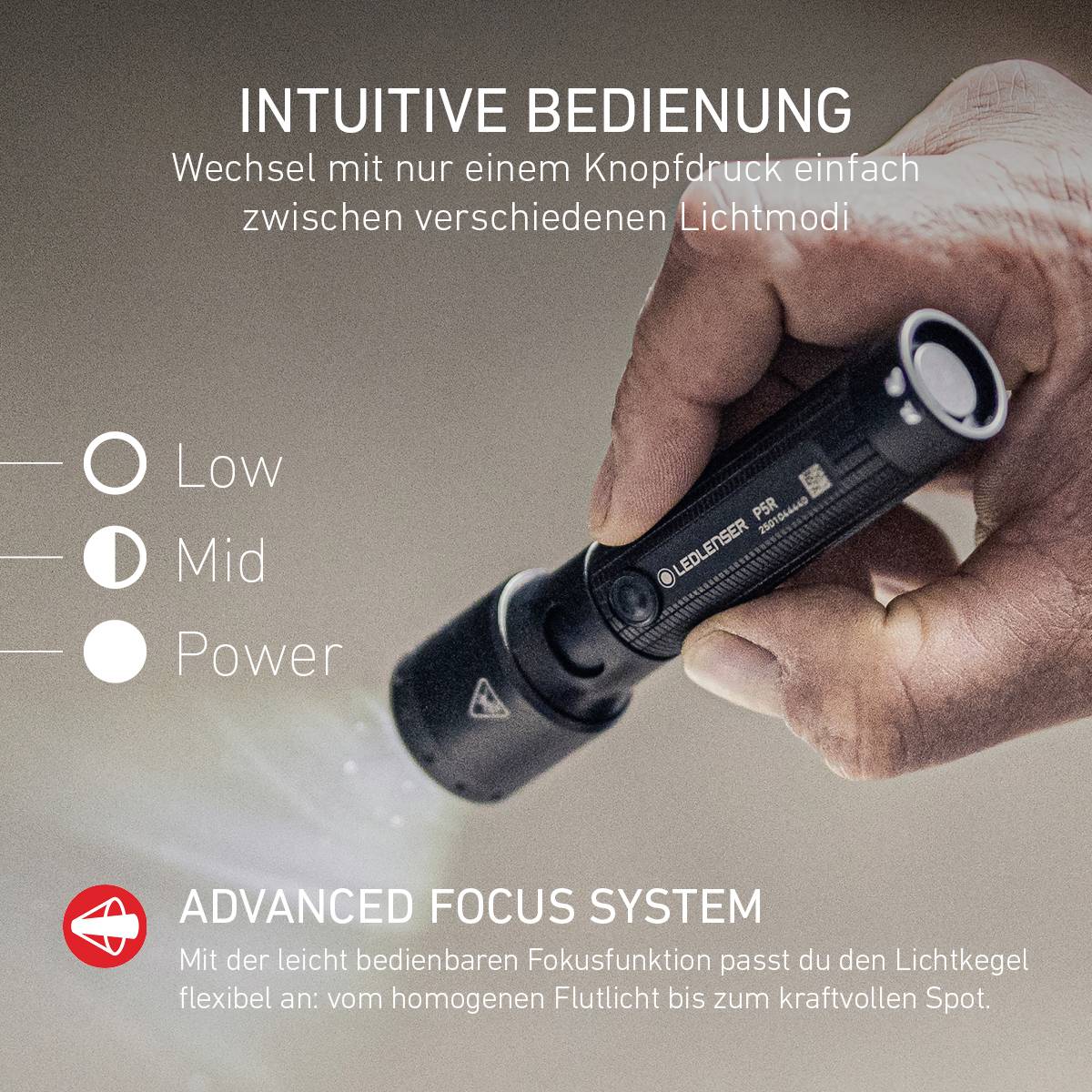 Hand hält Taschenlampe mit drei Lichtmodi: Low, Mid, Power. Text: Intuitive Bedienung und Advanced Focus System erklärt.