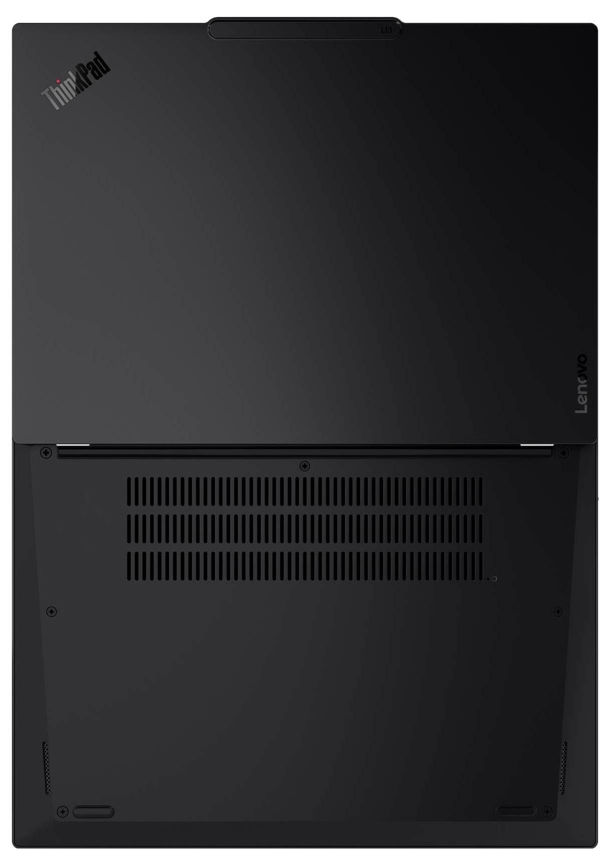Die Unterseite eines Lenovo ThinkPad Laptops mit Kühlungsöffnungen und einem Teil der Markenbeschriftung.