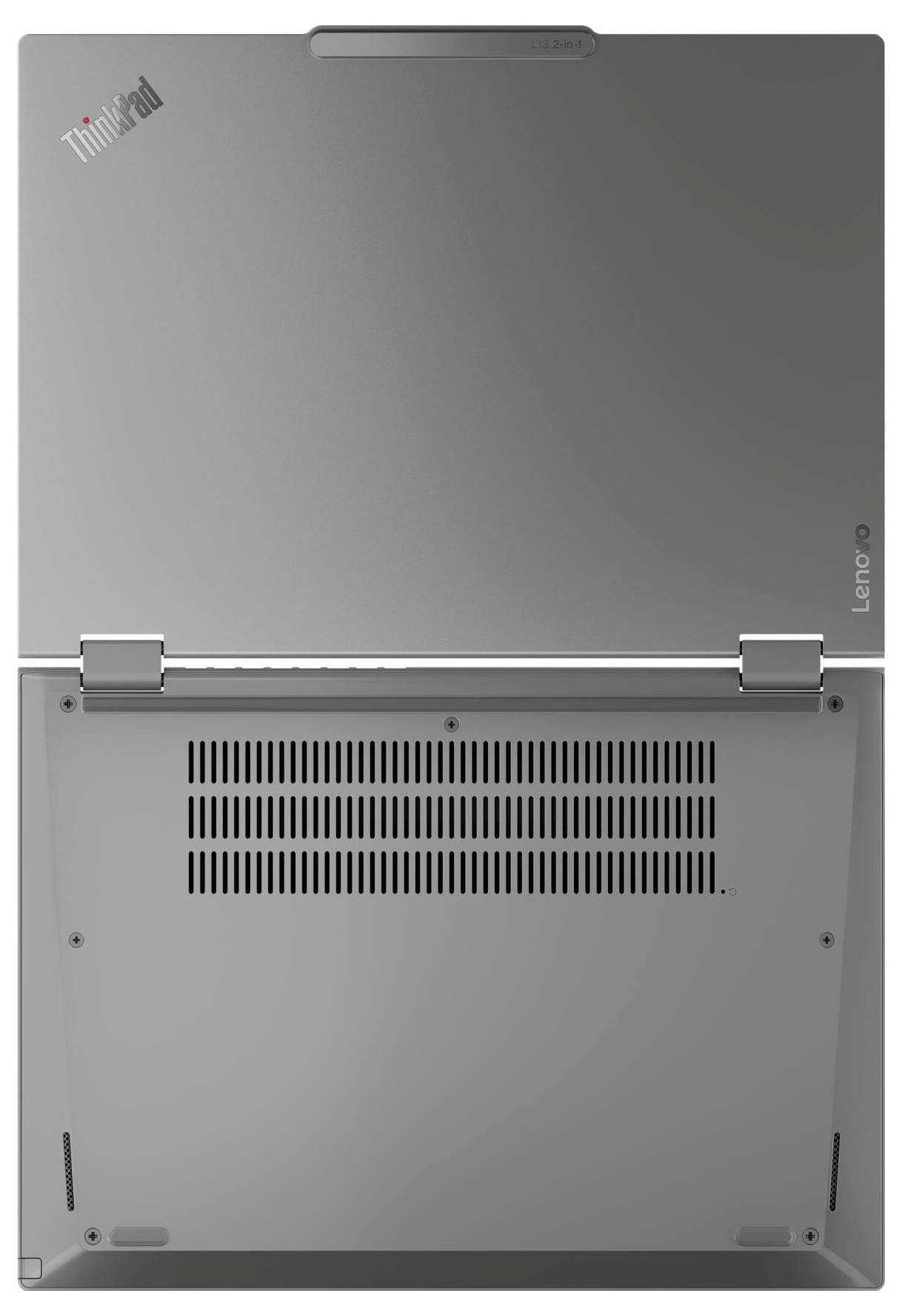 Das Bild zeigt die Unterseite eines geöffneten grauen Lenovo-Laptops, der sein Lüftungsmuster zur Kühlung präsentiert.