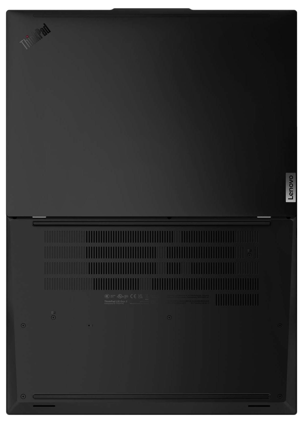 Das Bild zeigt die Unterseite eines Lenovo ThinkPad Laptops und hebt dabei den Belüftungsbereich, Produktetiketten und Markierung hervor.