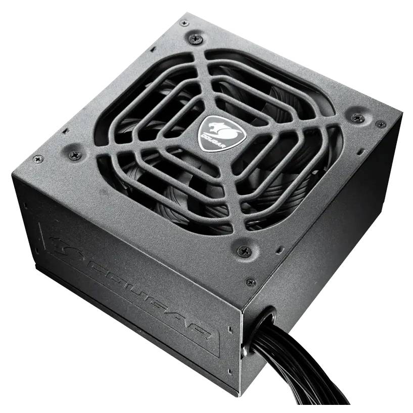 Eine schwarze Computernetzteileeinheit mit einer belüfteten Lüfterabdeckung, die ein Logo in der Mitte trägt, mit Kabeln, die von einer Seite herausragen.