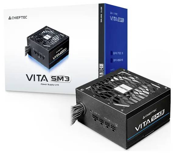 Ein Chieftec VITA SM3 Netzteil mit Verpackung. Das Gerät verfügt über eine schwarze Lüfterblende und mehrere Ausgangskabel für Computerverbindungen.