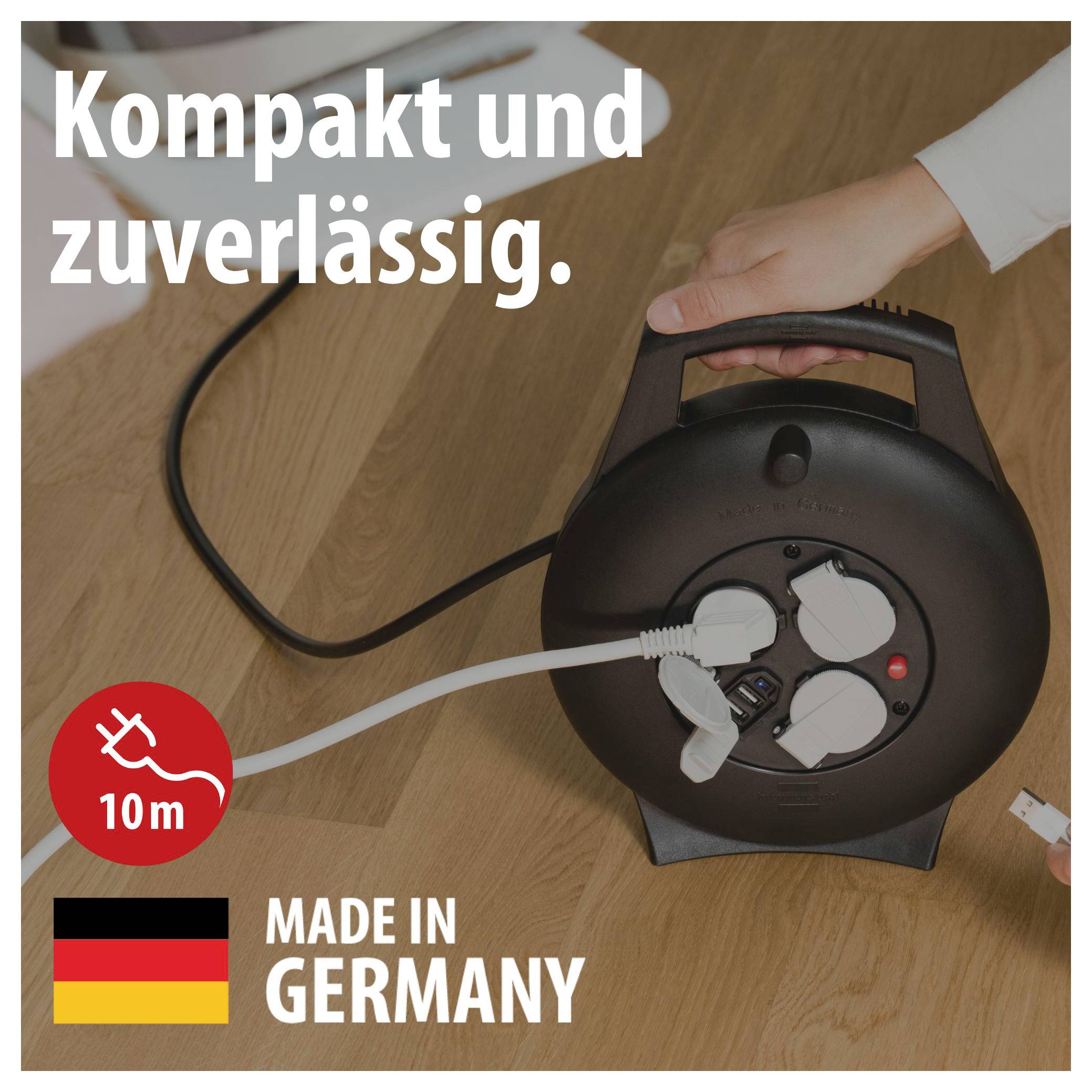 Hand zieht eine kompakte Kabeltrommel mit mehreren Steckdosen; Text 'Kompakt und zuverlässig.', '10 m' und 'Made in Germany'.
