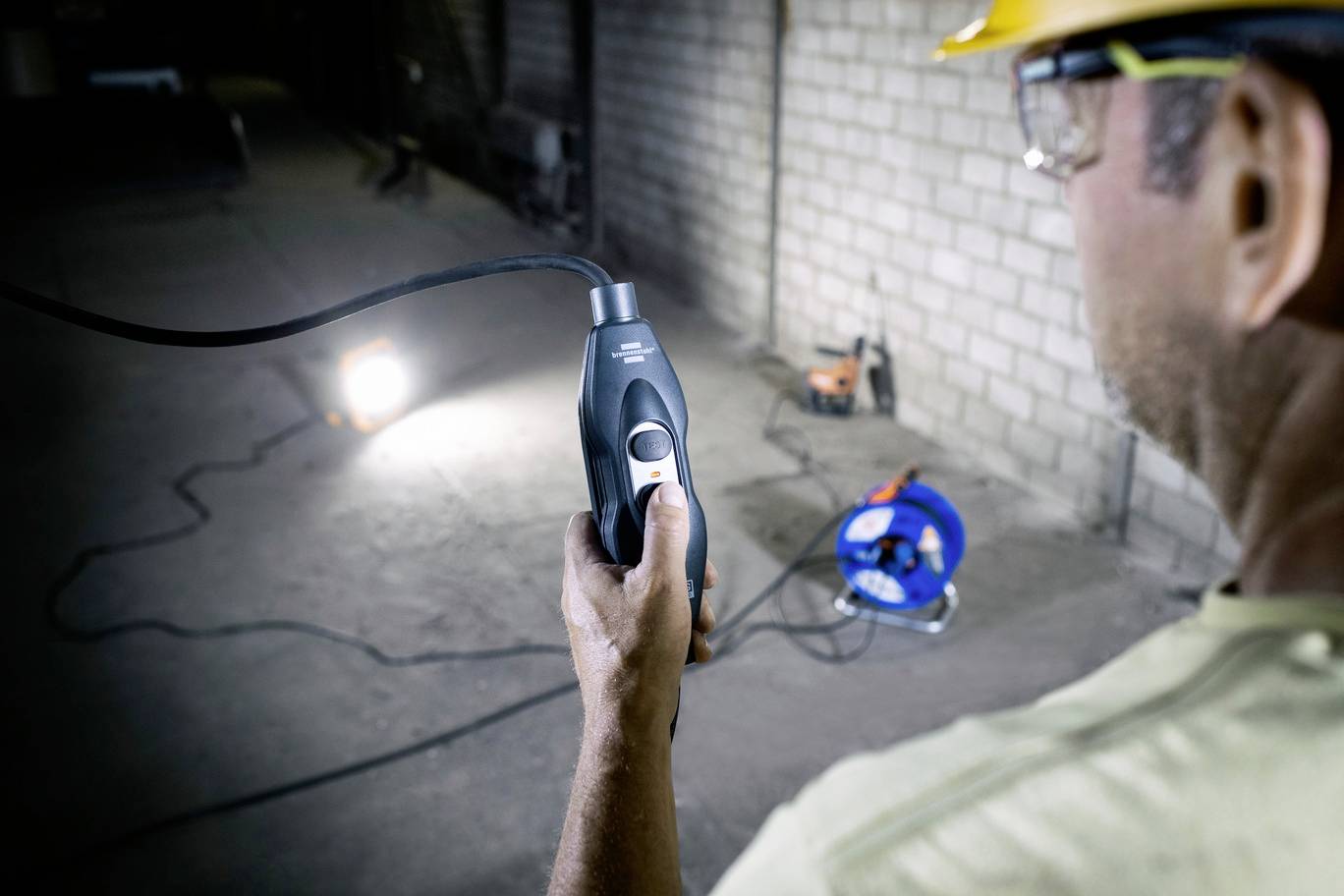 Brennenstuhl 1160210 Personenschutz-Zwischenschalter PRCD-S Schwarz IP44