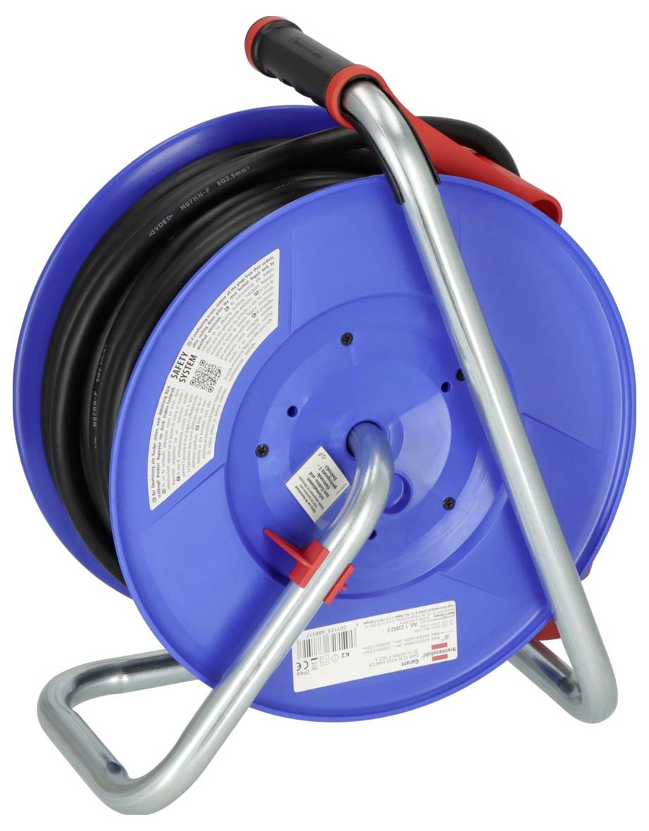 Blauere Schlauchaufroller mit schwarzem Schlauch und silbernem Metallgriff auf einem Gestell mit Rädern, von der Seite betrachtet.