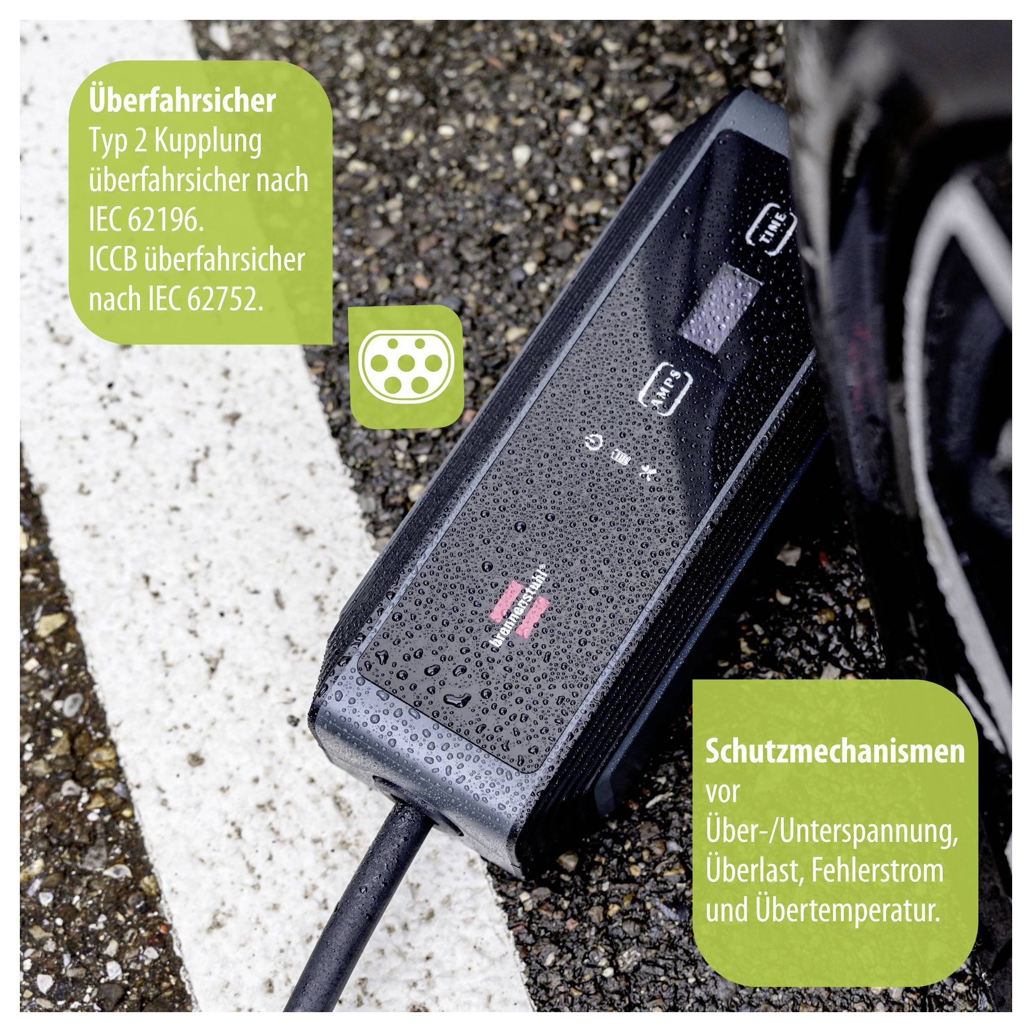 Überfahrsicherer Typ-2-ICCB-Ladeadapter auf nassem Asphalt neben einem Auto; schützt vor Über-/Unterspannung, Überlast, Fehlerstrom und Übertemperatur.