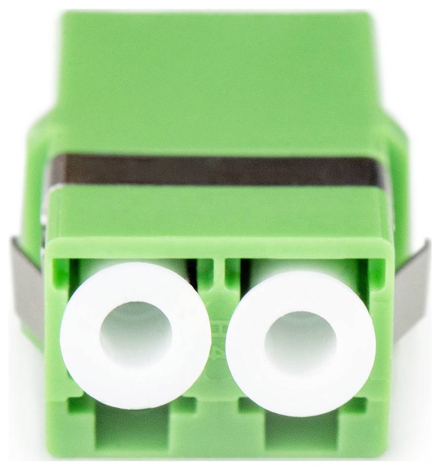 Ein Nahaufnahmebild eines grünen elektrischen Verbindungsstücks mit zwei weißen kreisrunden Öffnungen.