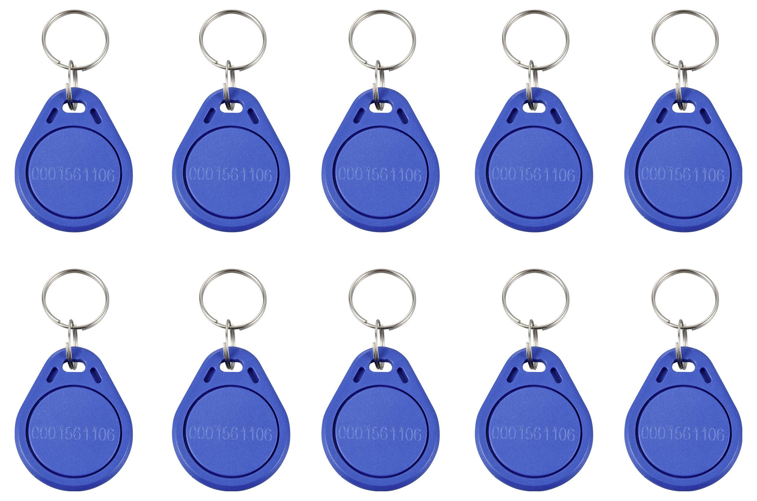 Zehn blaue Schlüsselanhänger mit Schlüsselringen, in zwei Reihen angeordnet, wobei jeder Anhänger mit einem gravierten Code versehen ist und für elektronischen Türzugang verwendet wird.