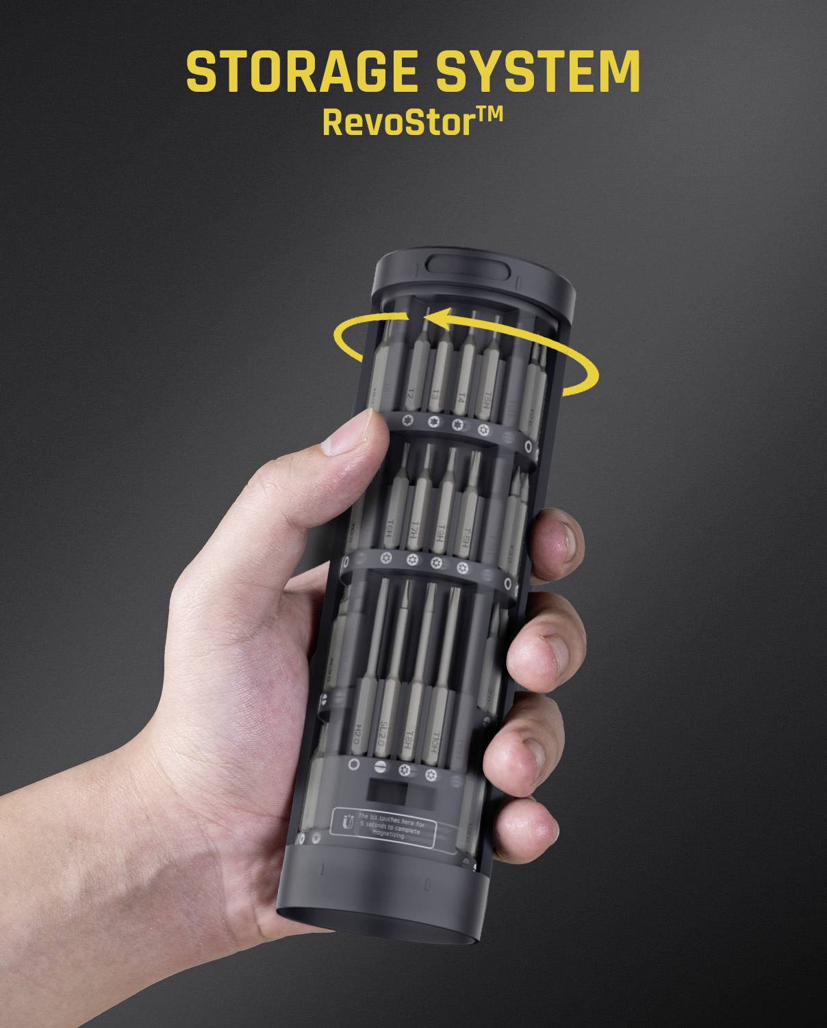 Eine Hand hält ein zylindrisches Lagersystem mit der Bezeichnung 