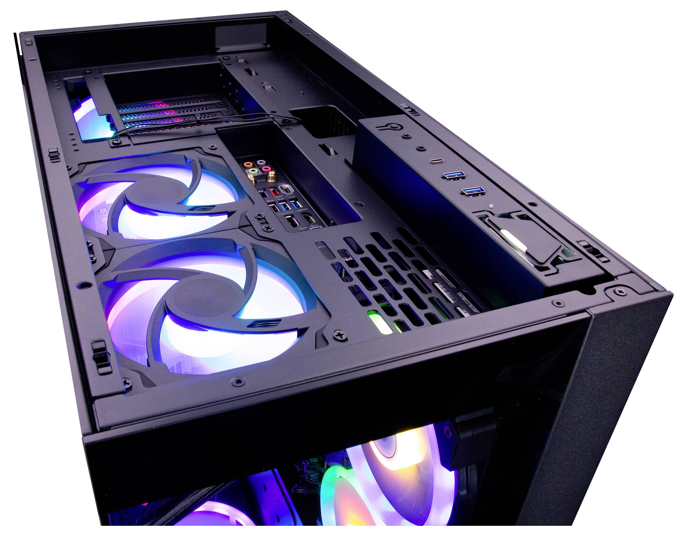 Ein Computergehäuse mit abgenommenem Seitenpanel, das die internen Komponenten zeigt. Es sind drei farbig beleichtete LED-Kühlventilatoren an der Seite installiert.