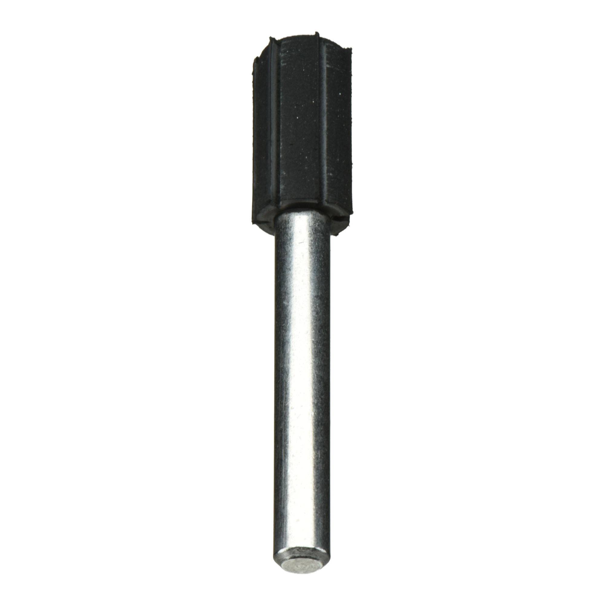 Eine zylindrische Metallstange mit einem schwarzen, griffartigen Gummiteil an der Oberseite, vor einem einfarbigen weißen Hintergrund.