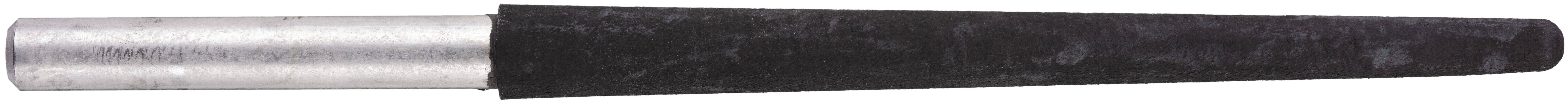 Ein zylindrisches Objekt mit einem glänzenden silbernen Abschnitt und einem längeren, strukturierten schwarzen Abschnitt, möglicherweise ein Werkzeug oder Teil eines Geräts.