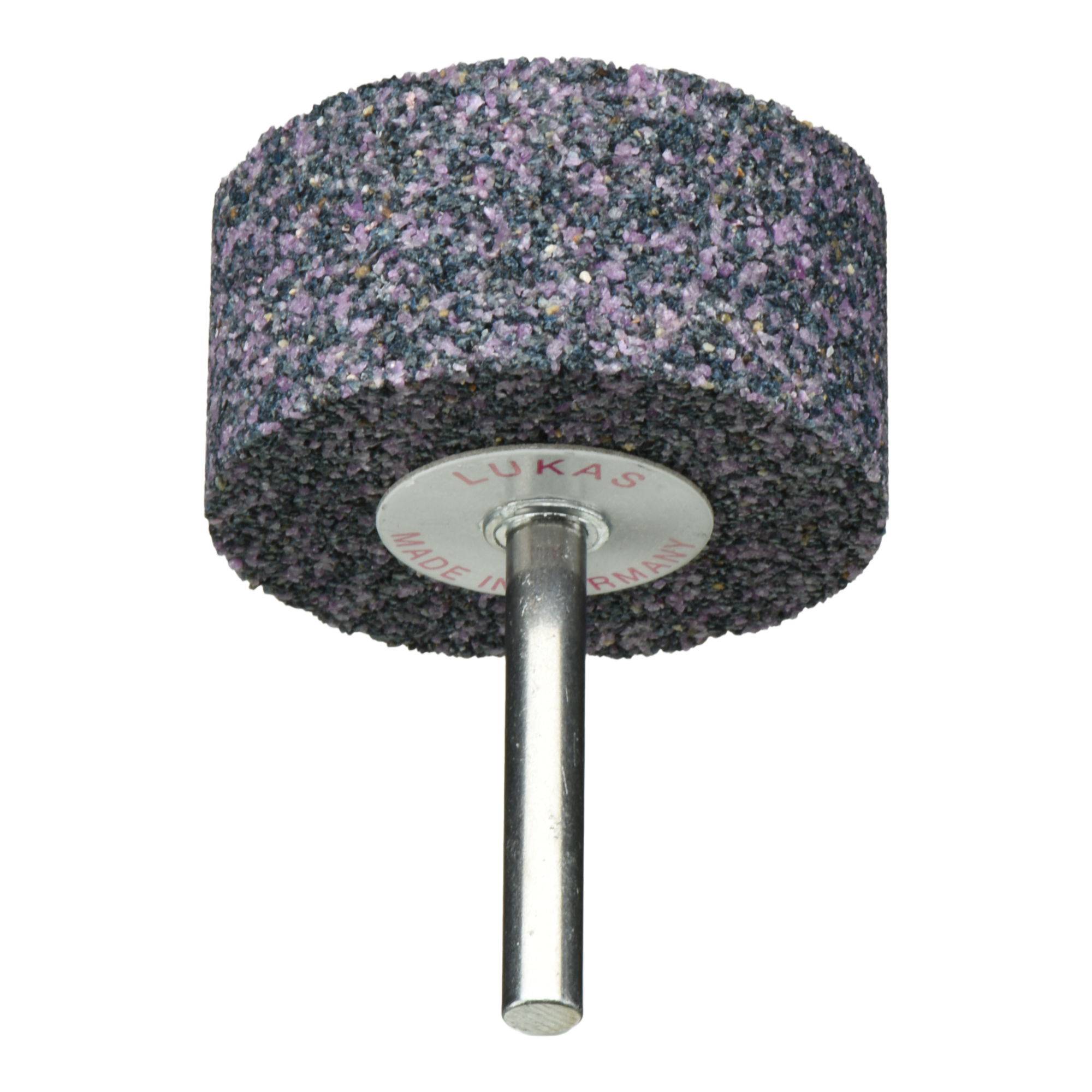 Ein zylindrischer lila Schleifstein mit einem Metallschaft, beschriftet mit 'Lukas', der zur Oberflächenbearbeitung von Metall oder Stein verwendet wird.