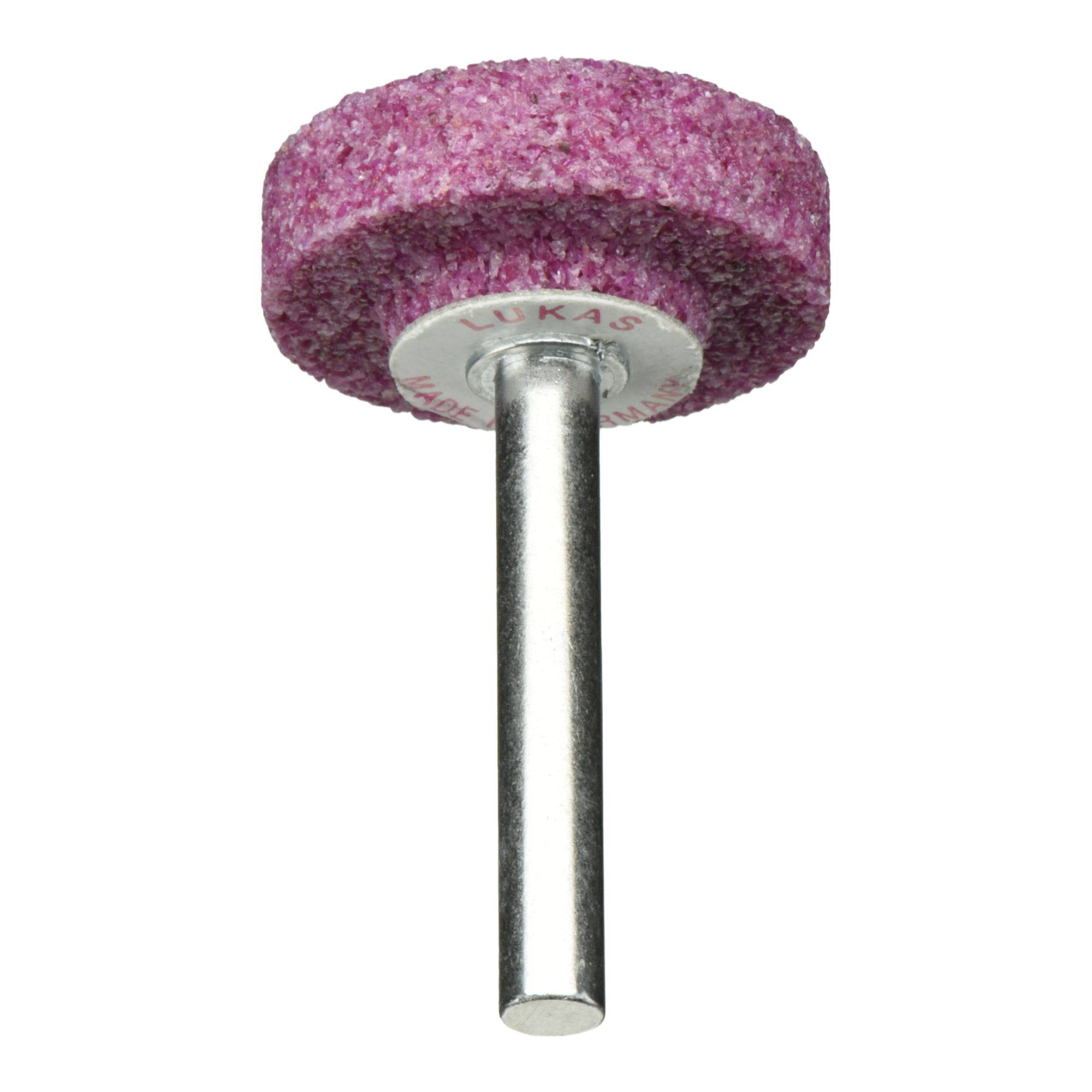 Rosa zylindrische Schleifscheibe, die an einer Metallstange befestigt ist und zum Schleifen oder Schärfen von Oberflächen verwendet wird.