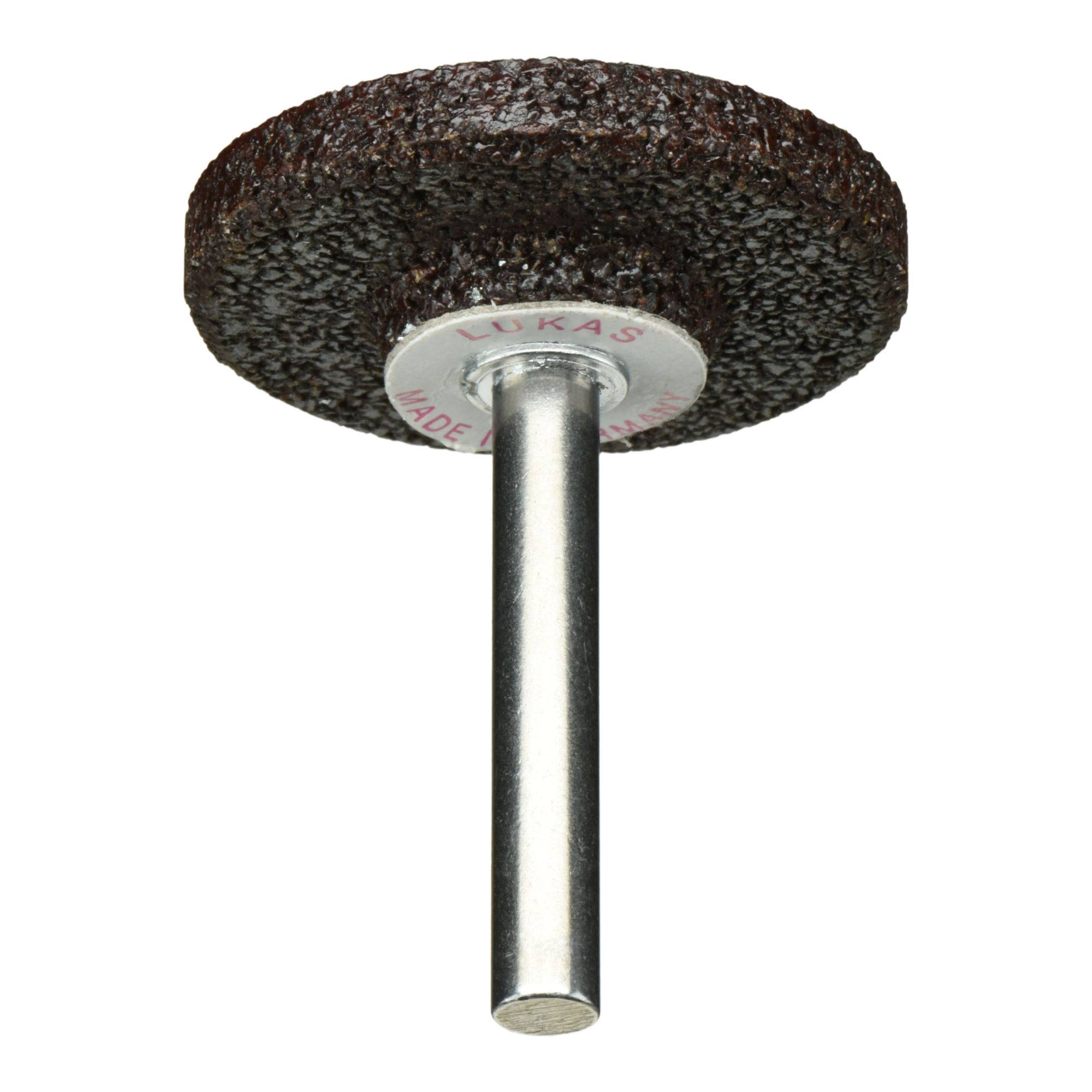 Ein runder Schleifstein mit einem Metallschaft, der zum Polieren oder Schärfen von Oberflächen verwendet wird. Das Rad ist dunkel und strukturiert.