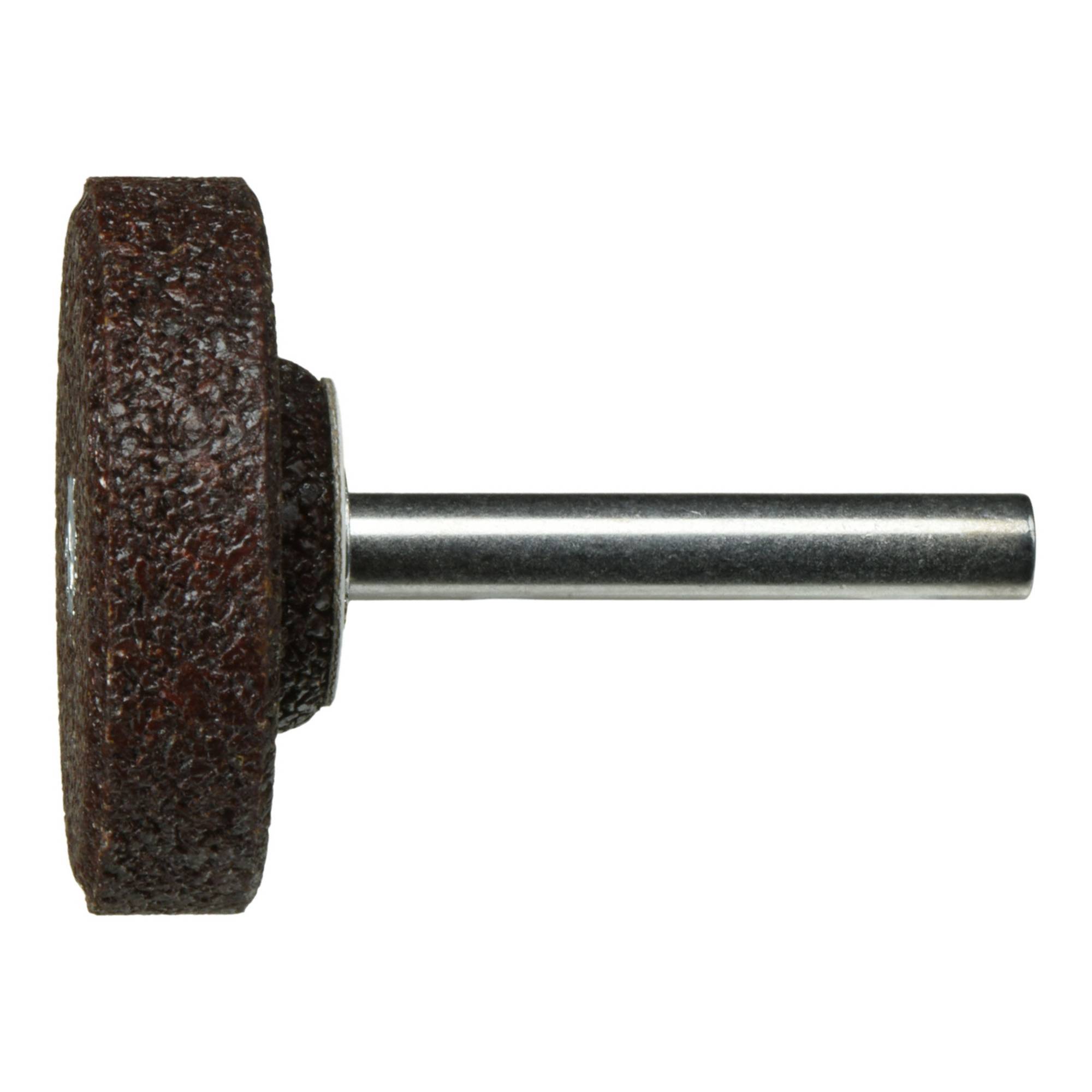 „Eine Nahaufnahme eines braunen, strukturierten Schleifsteins mit einer Metallhalterung, der zum Schärfen oder Formen von Werkzeugen verwendet wird.