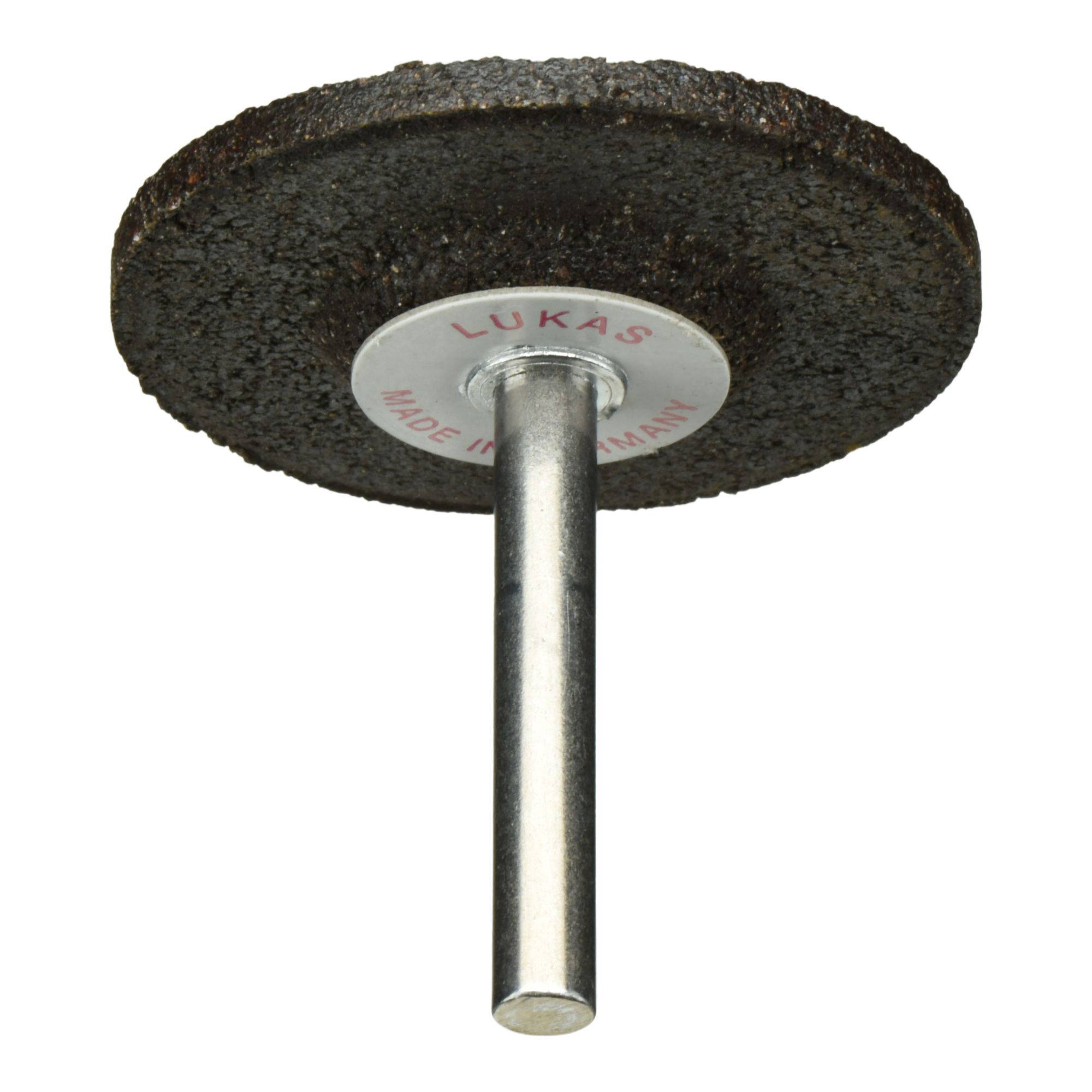 Eine kreisförmige Schleifscheibe mit einer Metallachse, beschriftet mit 'Lukas Made in Germany', wahrscheinlich zum Schleifen oder Polieren von Oberflächen verwendet.