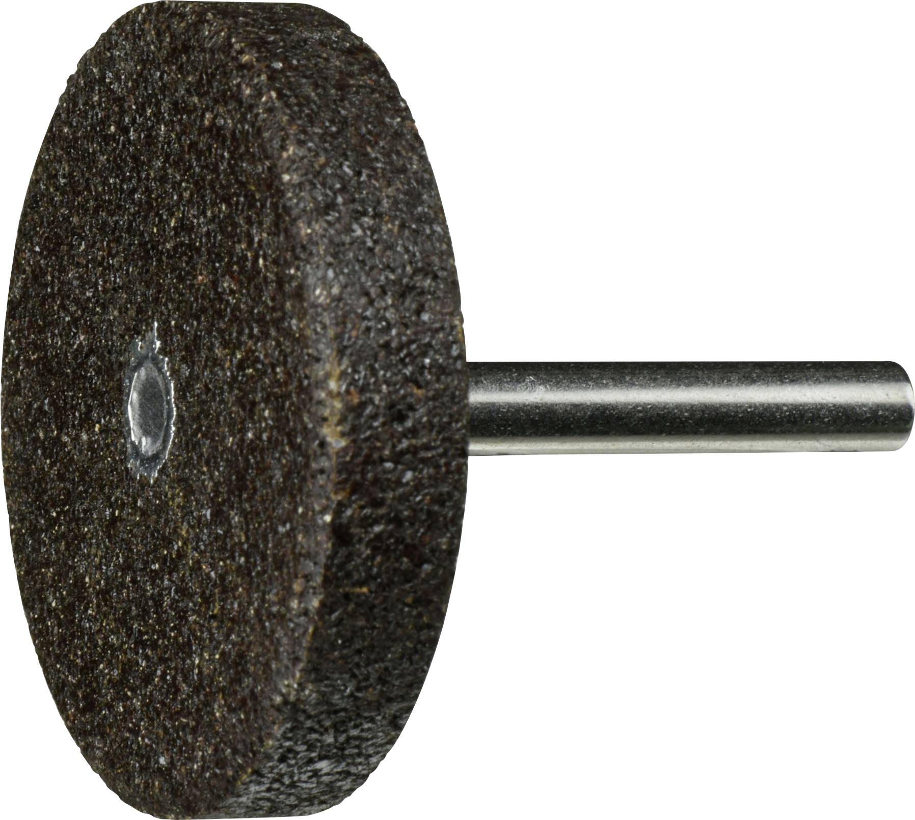 Ein rundes Schleifrad mit einer Metallachse, verwendet zum Schärfen und Formen von Werkzeugen, vor einem weißen Hintergrund präsentiert.