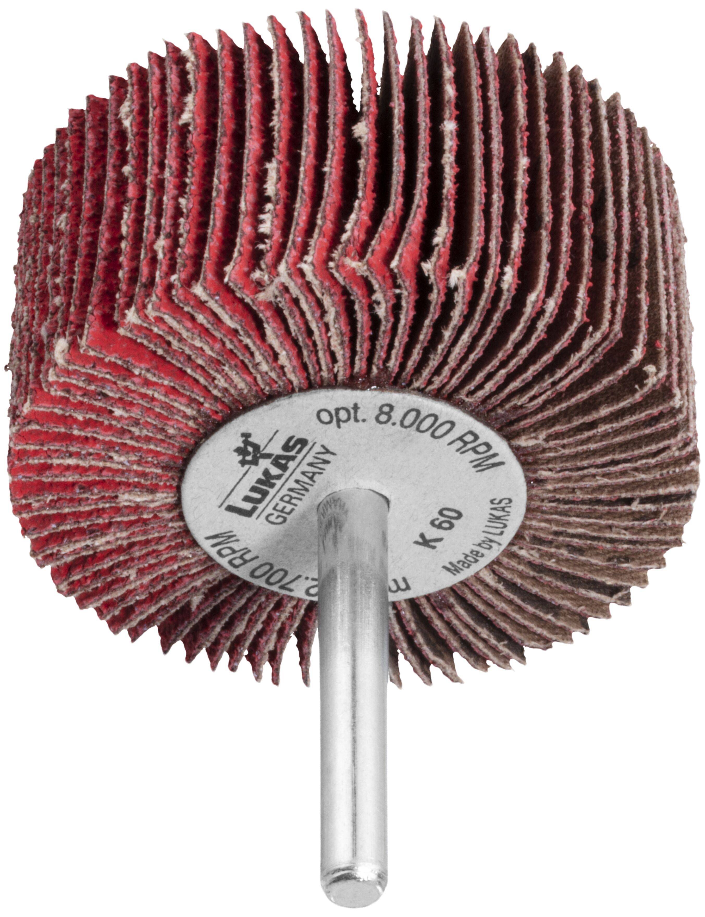 Ein zylindrischer Lamellenschleifer mit roten Schleiflamellen und einer Metallachse, beschriftet mit 'Lukas Germany K 60', zur Oberflächen-Bearbeitung und -Veredelung.