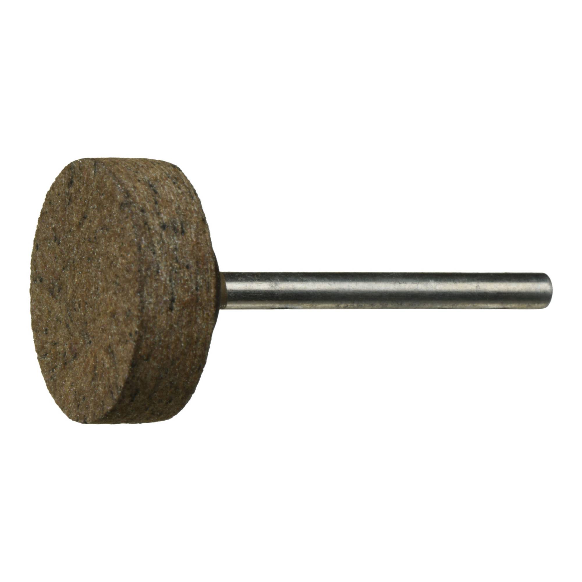 Ein Schleifstein mit einer Metallachse, verwendet zum Schärfen oder Schleifen von Werkzeugen, vor einem einfarbigen weißen Hintergrund präsentiert.