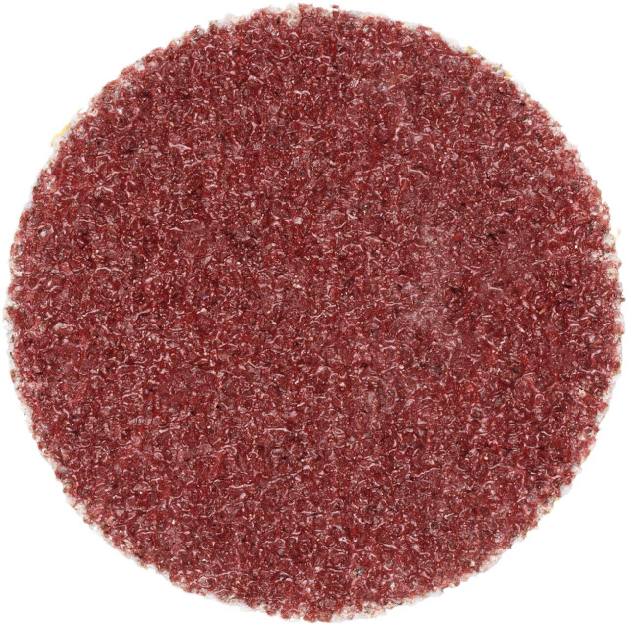 Ein kreisförmiges Stück Schleifpapier aus rotem Sandpapier mit grober Textur.