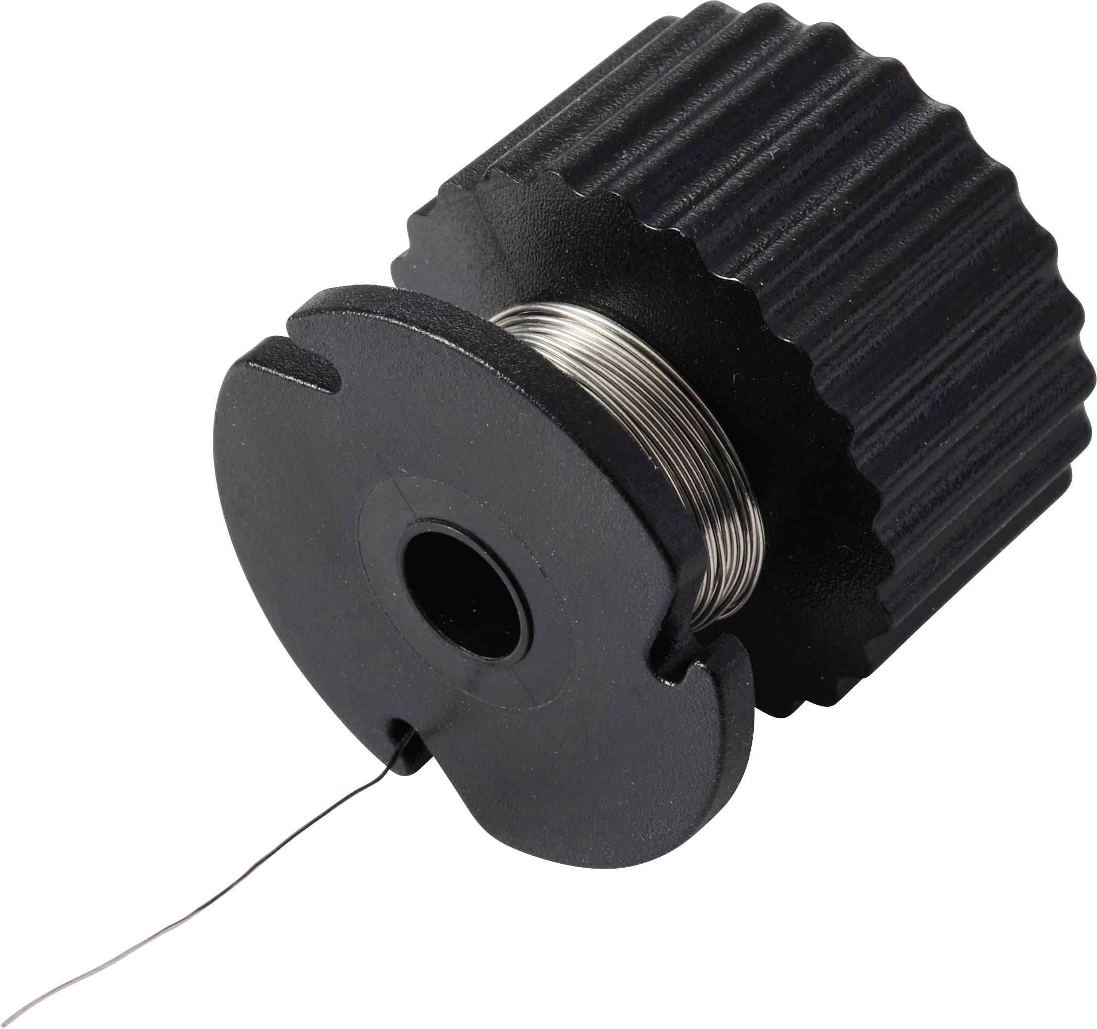 Eine Nahaufnahme einer schwarzen Spule mit Einkerbung, die straff gewickelten silbernen Draht vor einem weißen Hintergrund festhält.